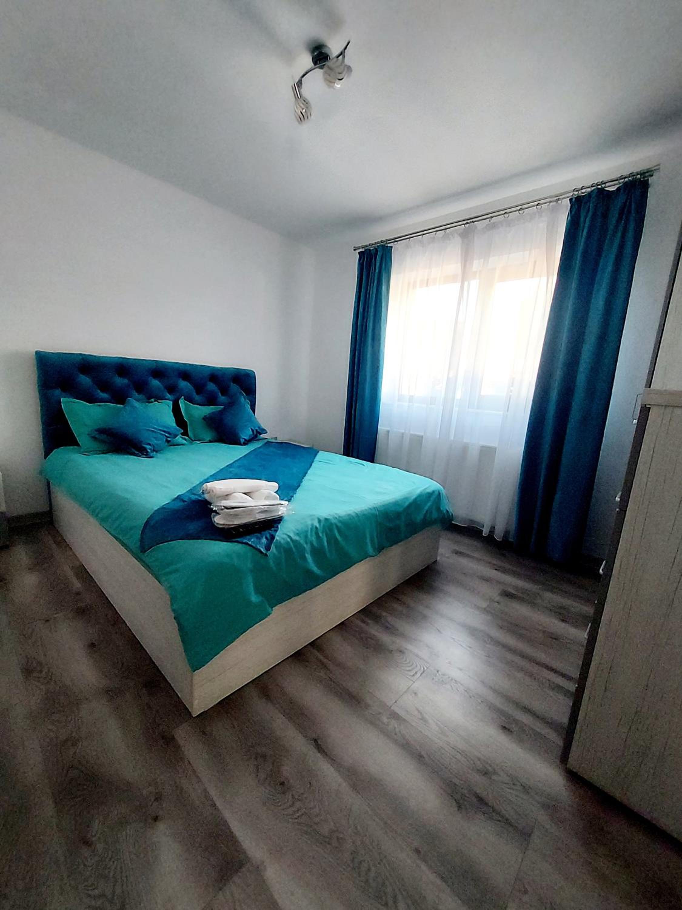 Five-Bedroom House photo 1