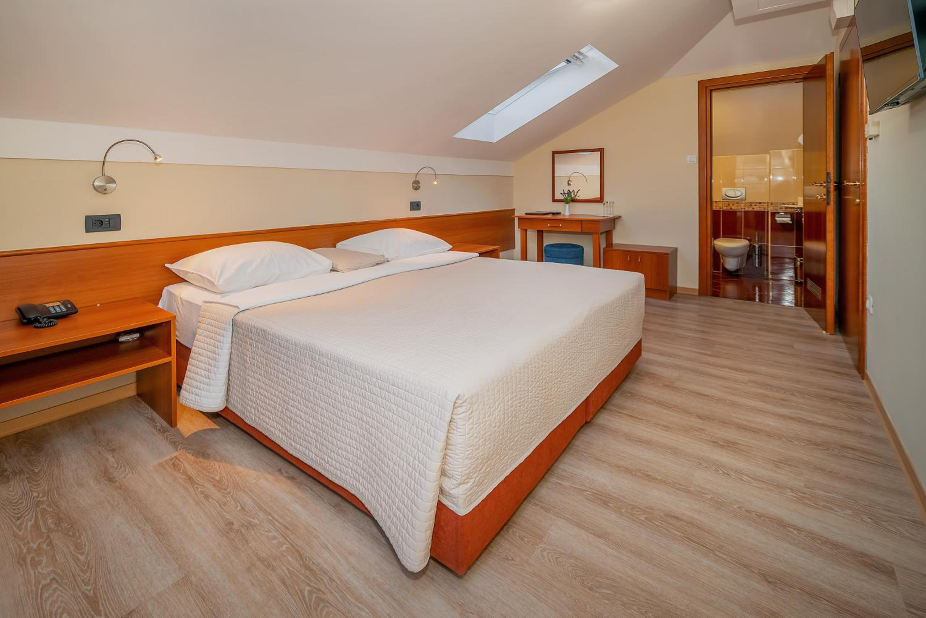 Habitación Doble Económica o con Dos Camas - Ático