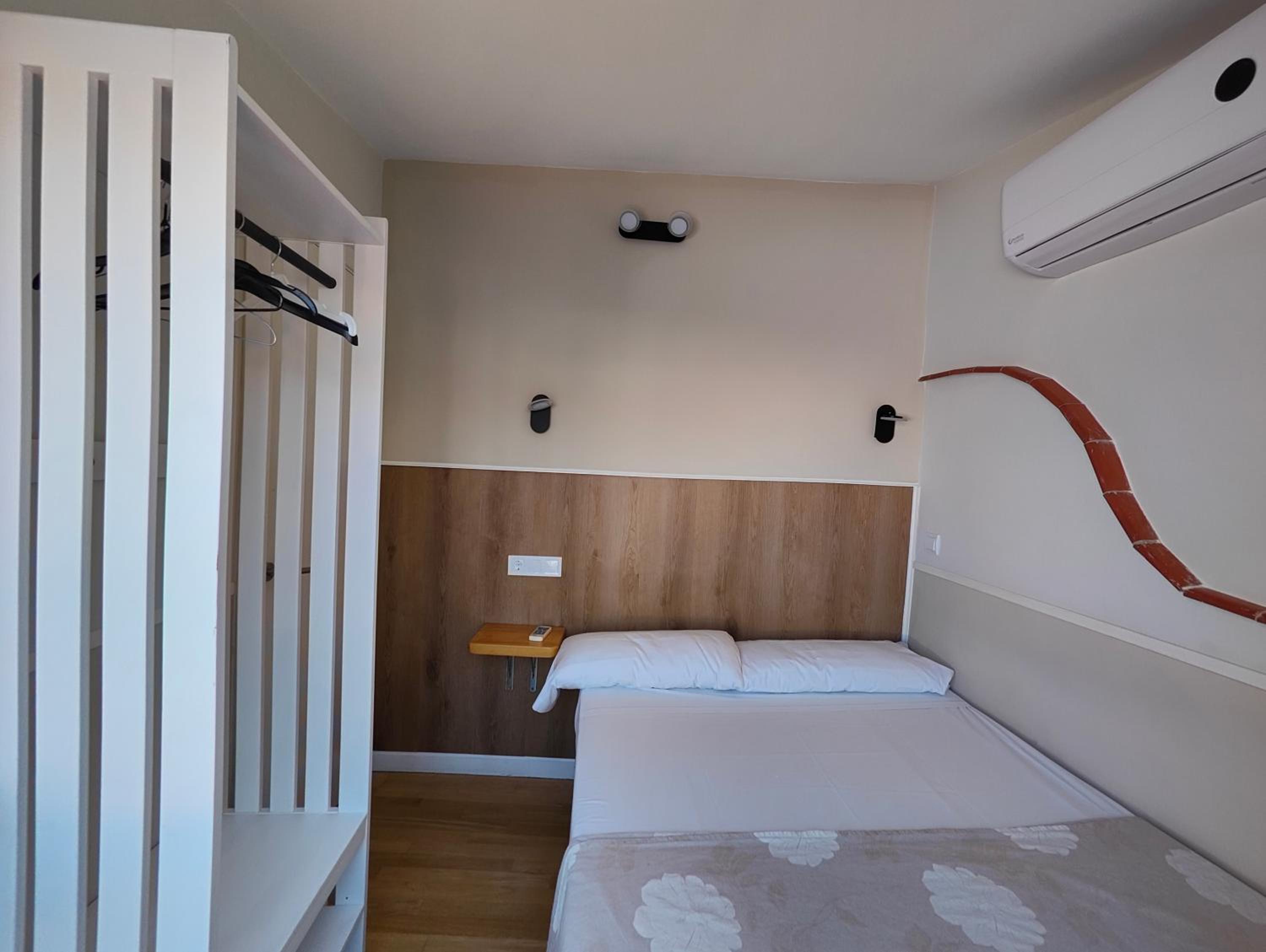 Three-Bedroom Apartment with Terrace - Photo 5
