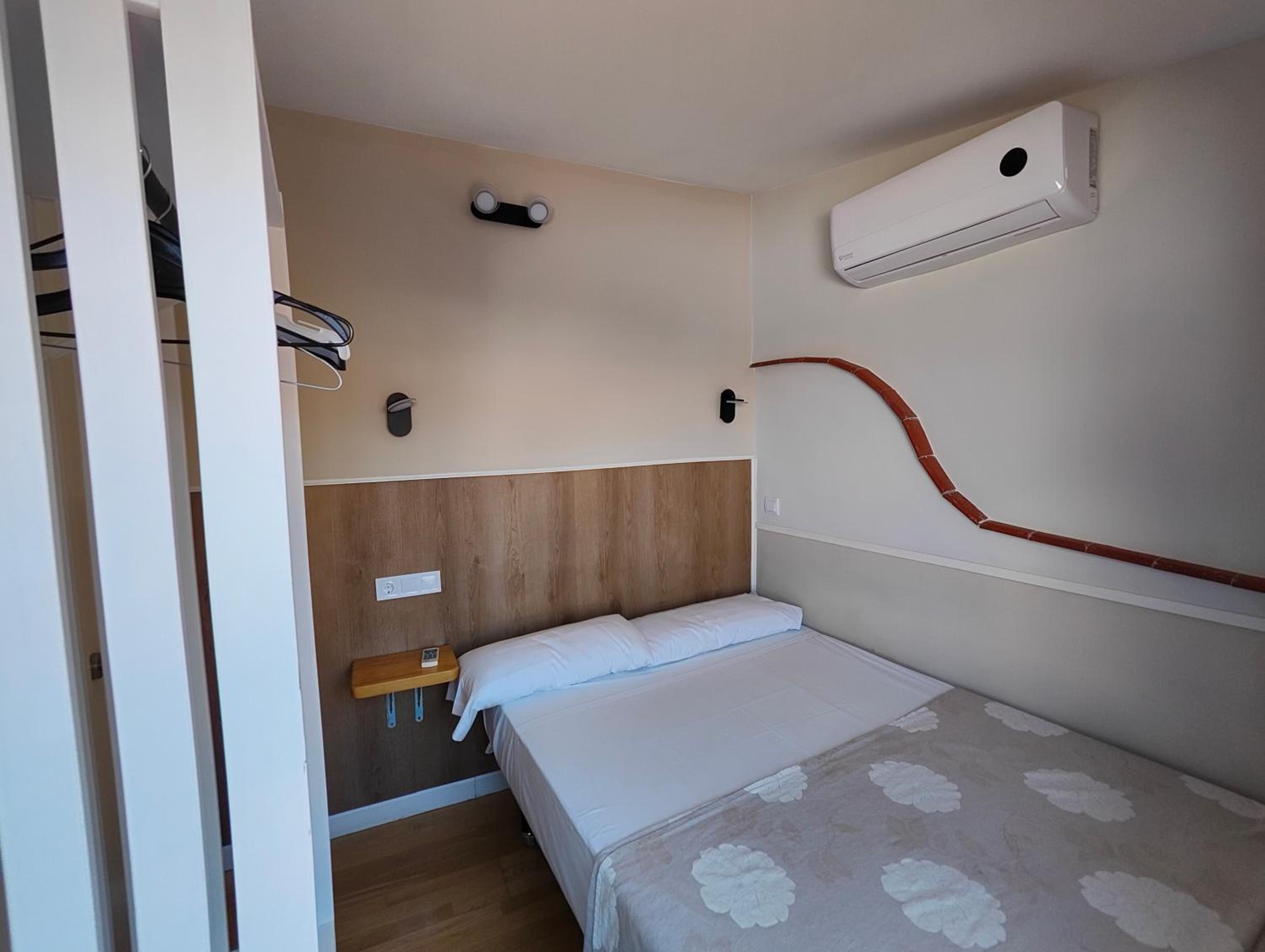 Three-Bedroom Apartment with Terrace - Photo 4