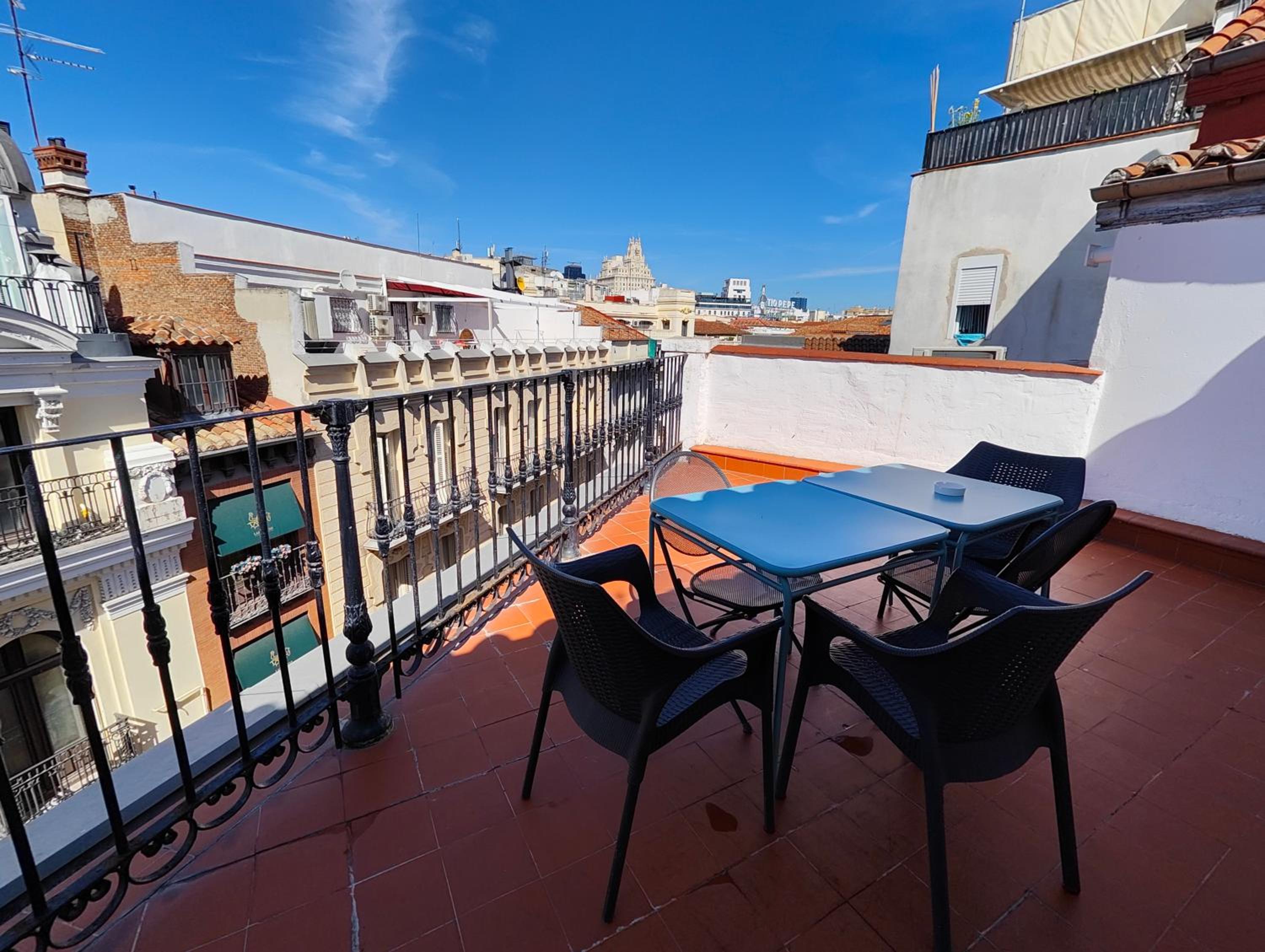 Three-Bedroom Apartment with Terrace - Photo 2