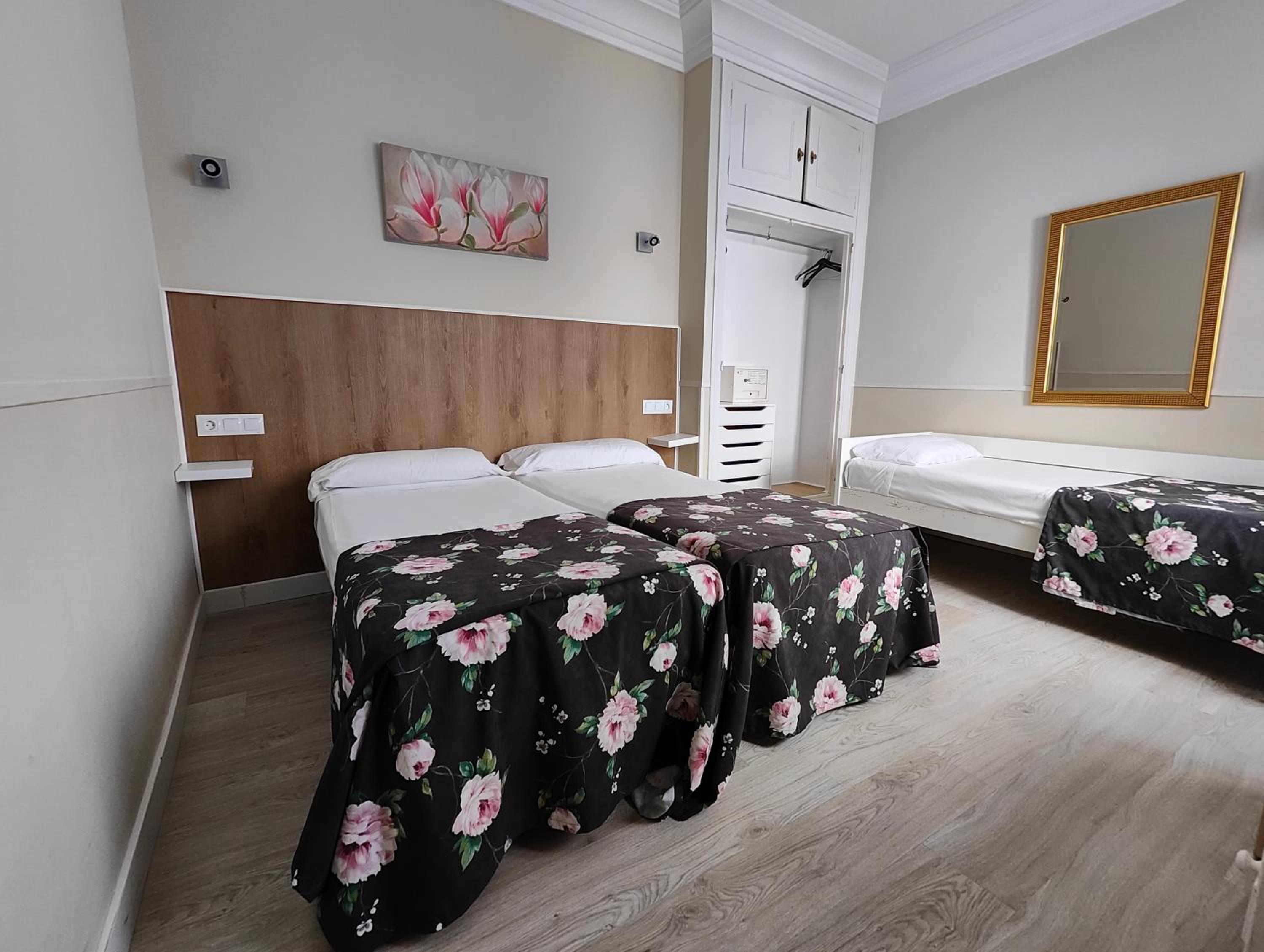 Three-Bedroom Apartment without Terrace - Photo 3