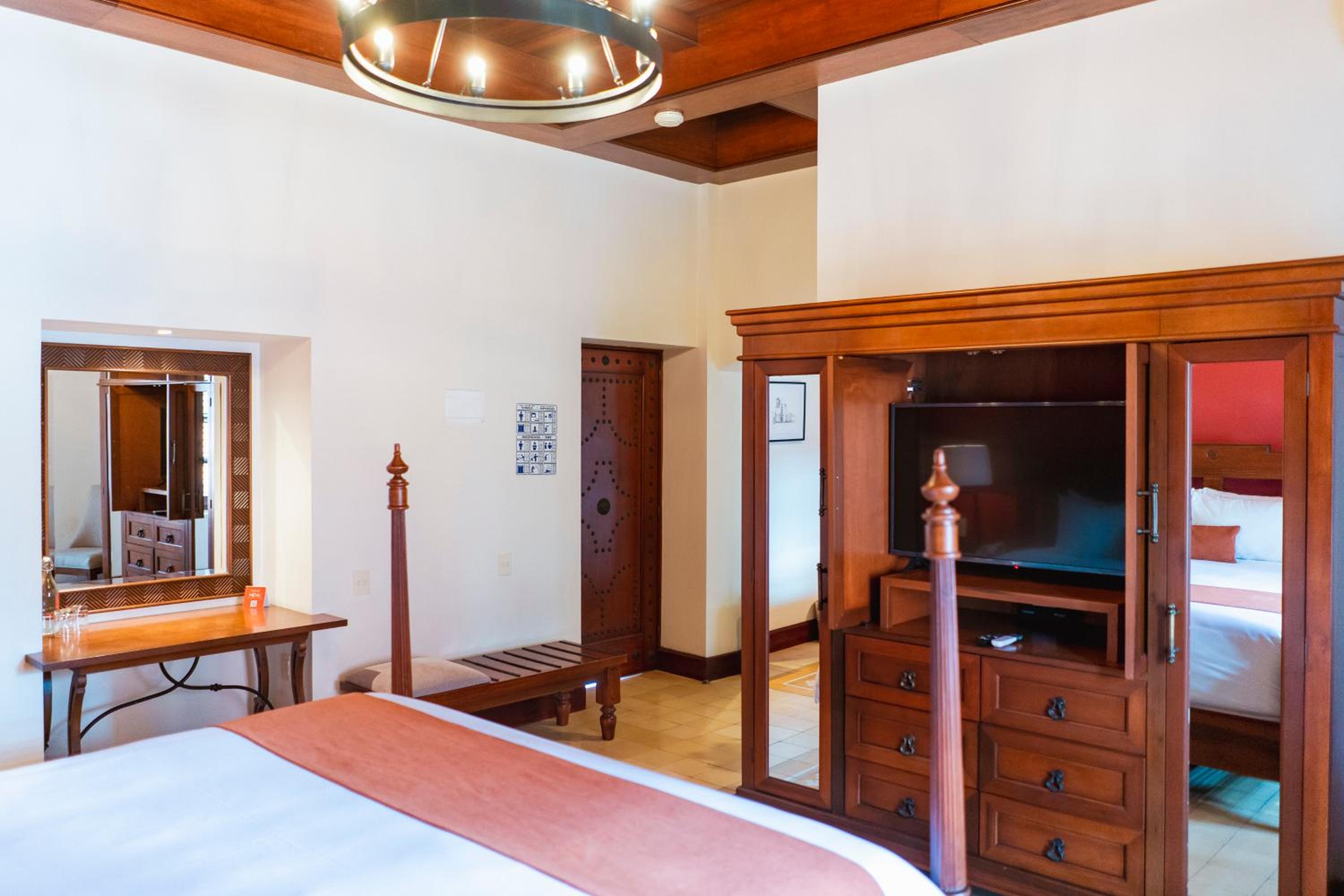 Standard Suite - Photo 2