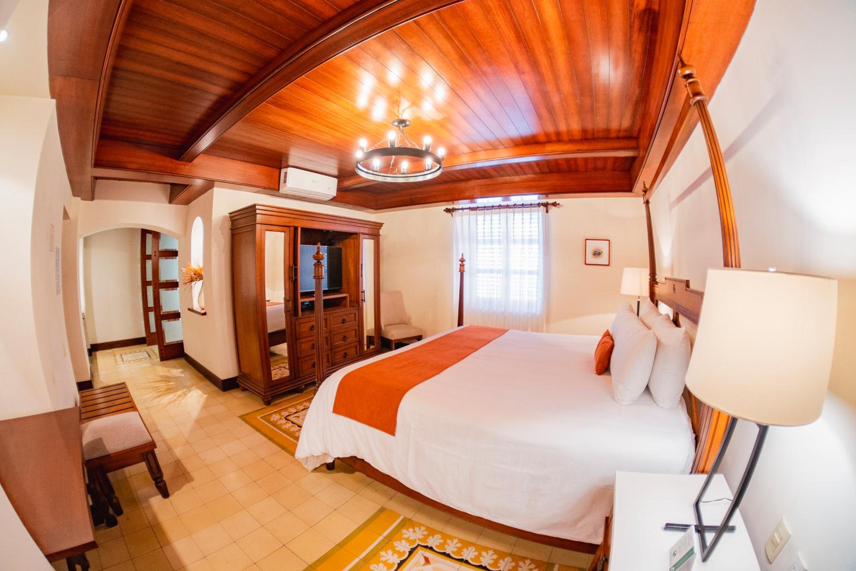 Standard Suite - Photo 3