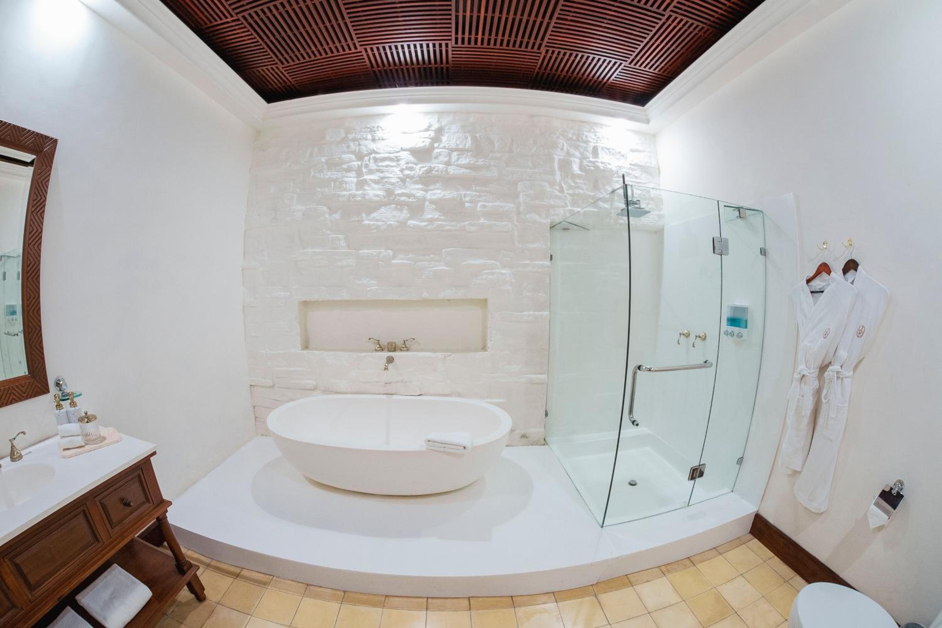Deluxe Junior Suite - Photo 2