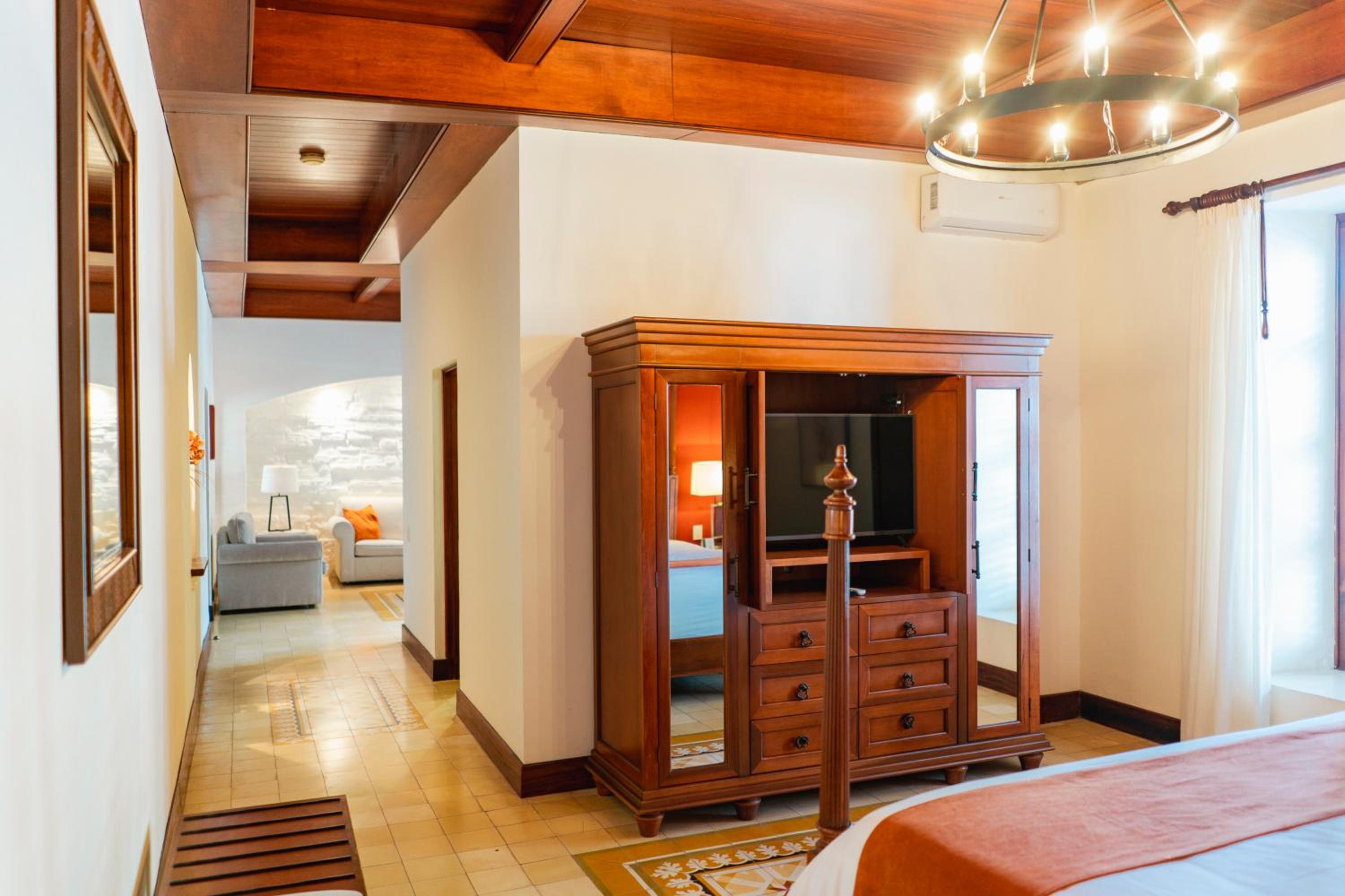 Deluxe Junior Suite - Photo 1