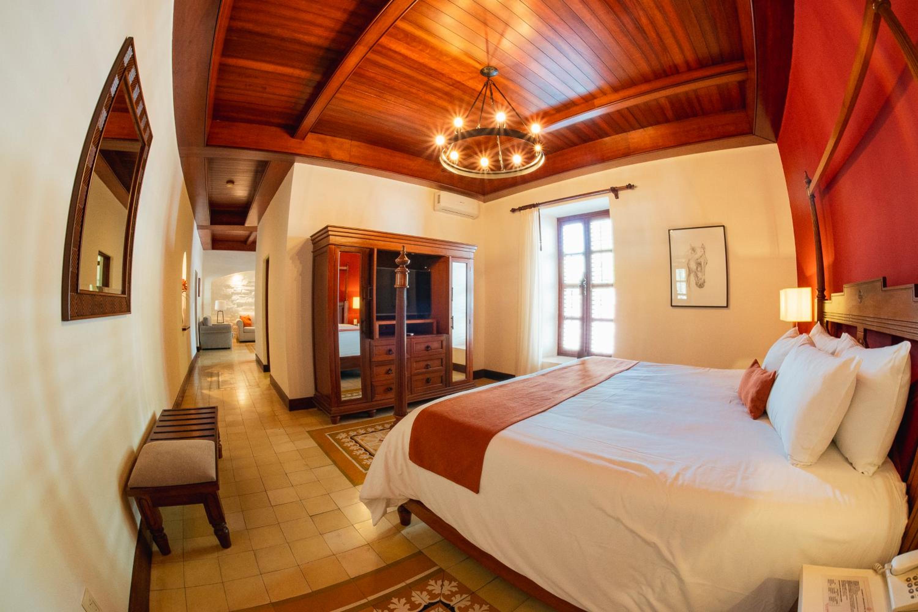Deluxe Junior Suite - Photo 4