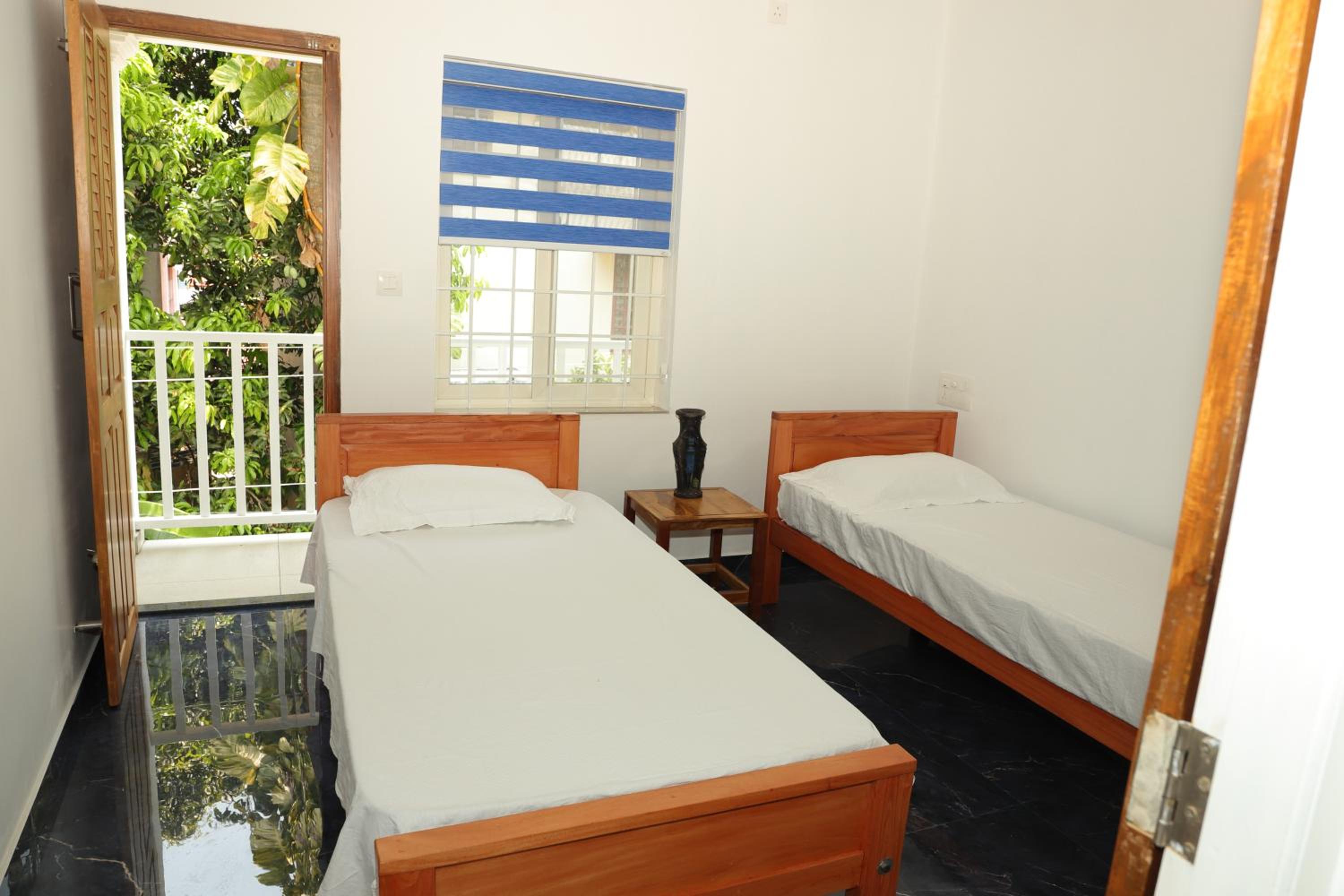 Apartment with Balcony photo 3