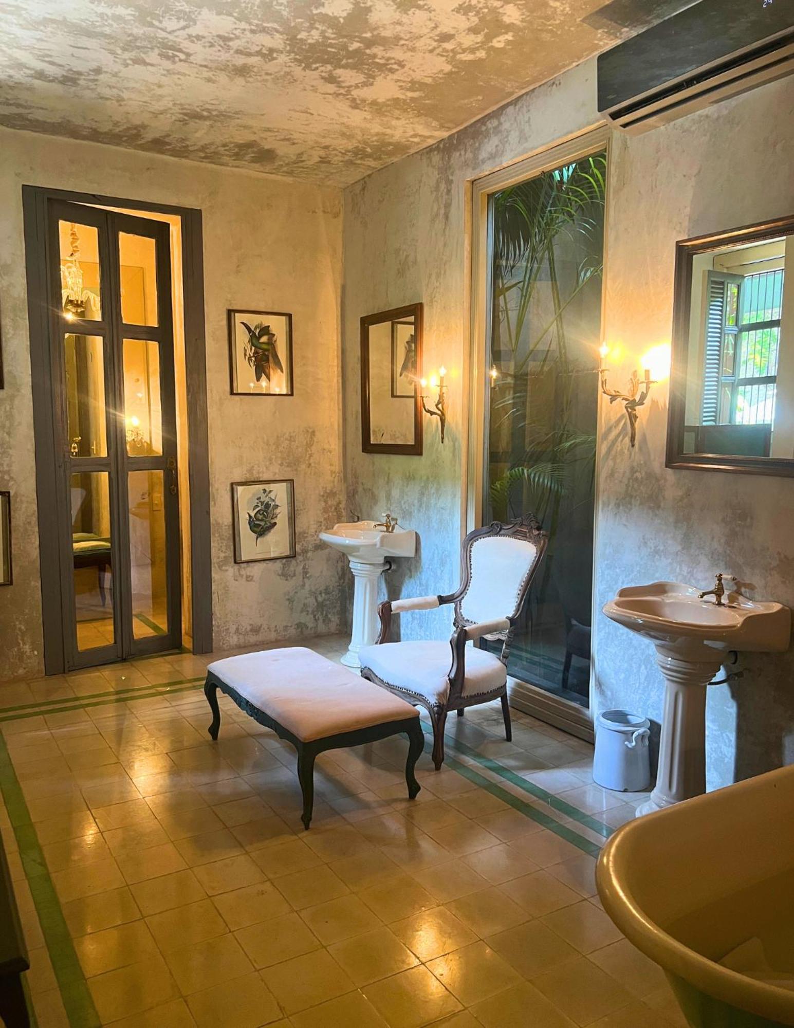 Standard Queen Room photo 2