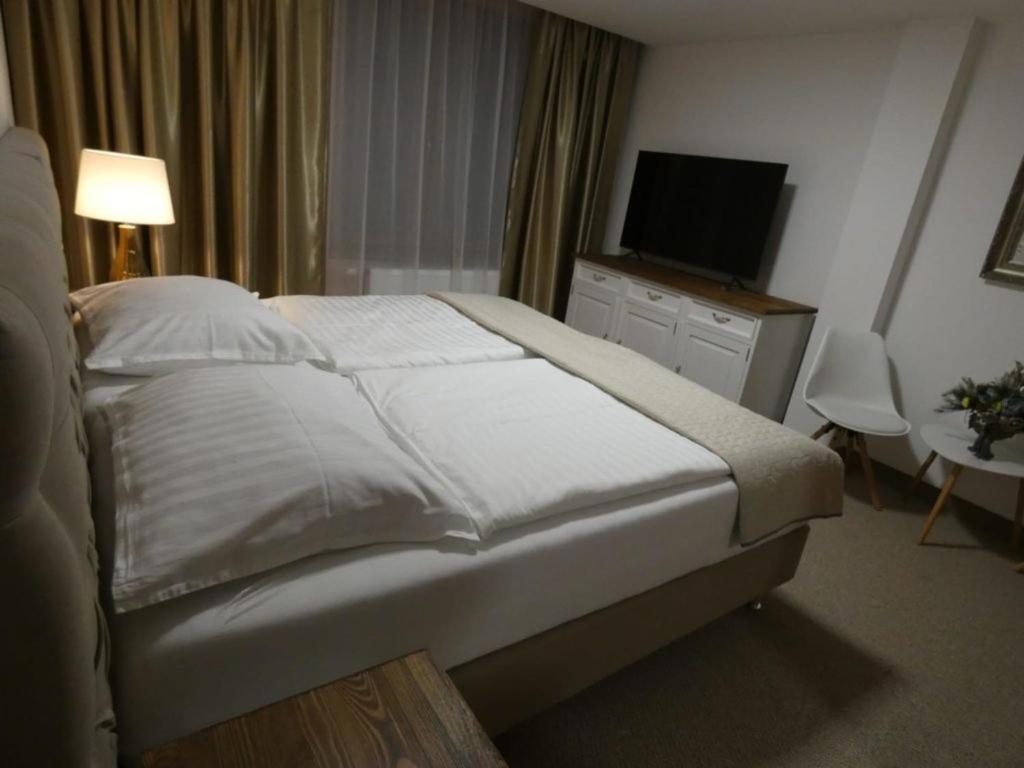 Double or Twin Room with Mountain View photo 3