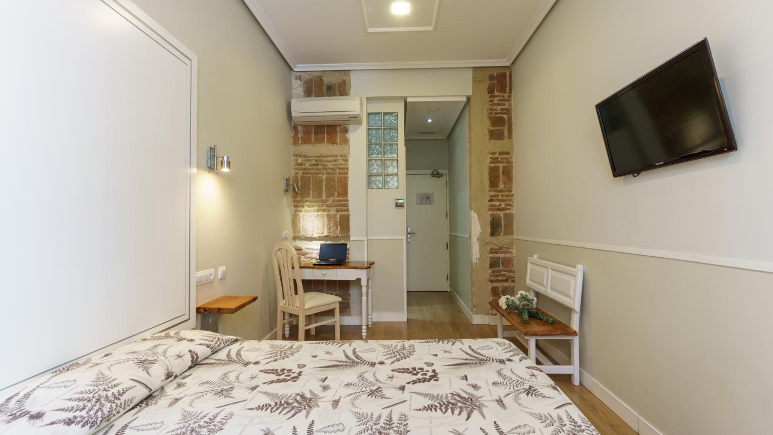Superior Double Room with Street View - Photo 1
