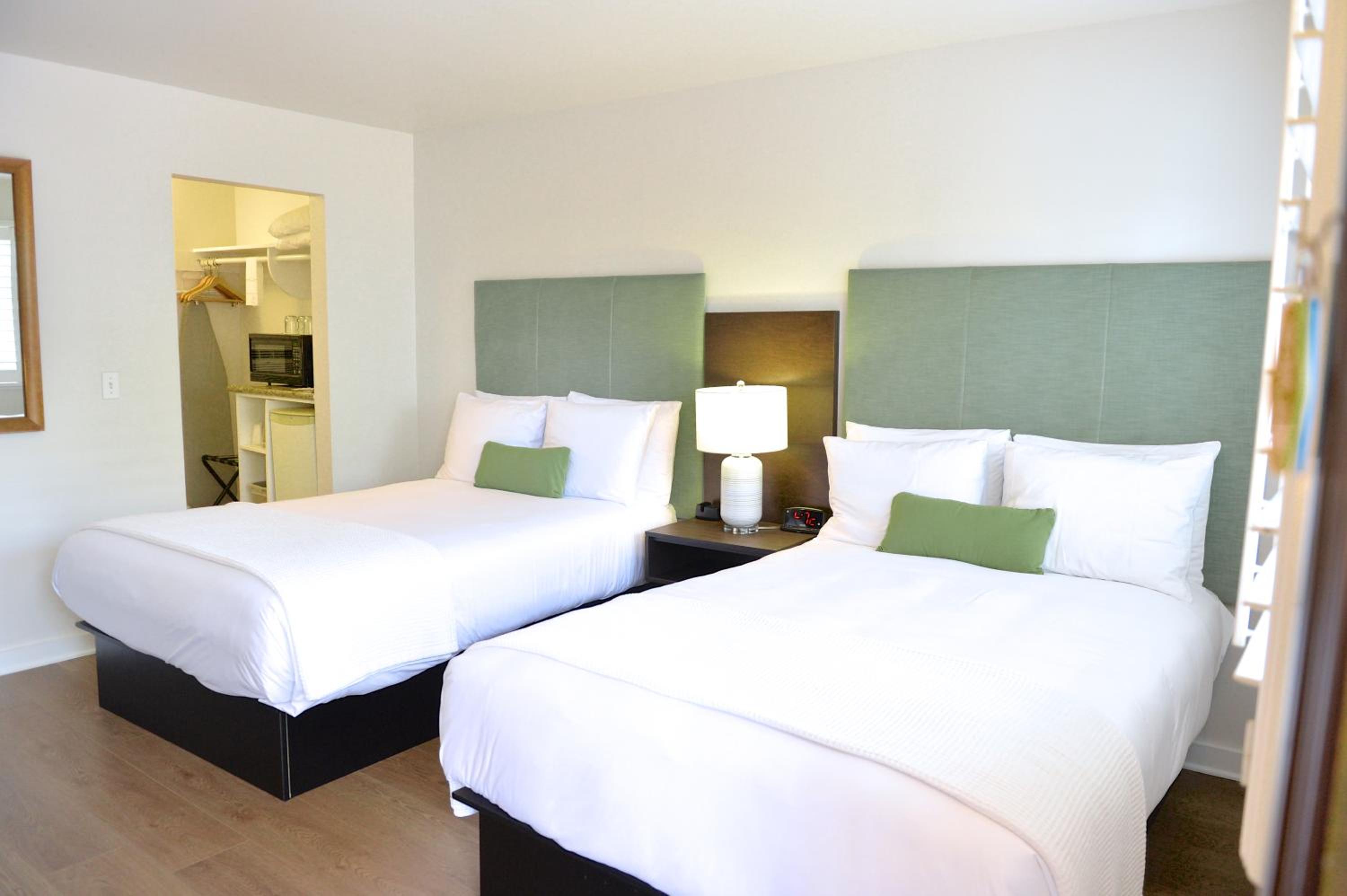 Double Room with Two Double Beds - Photo 2