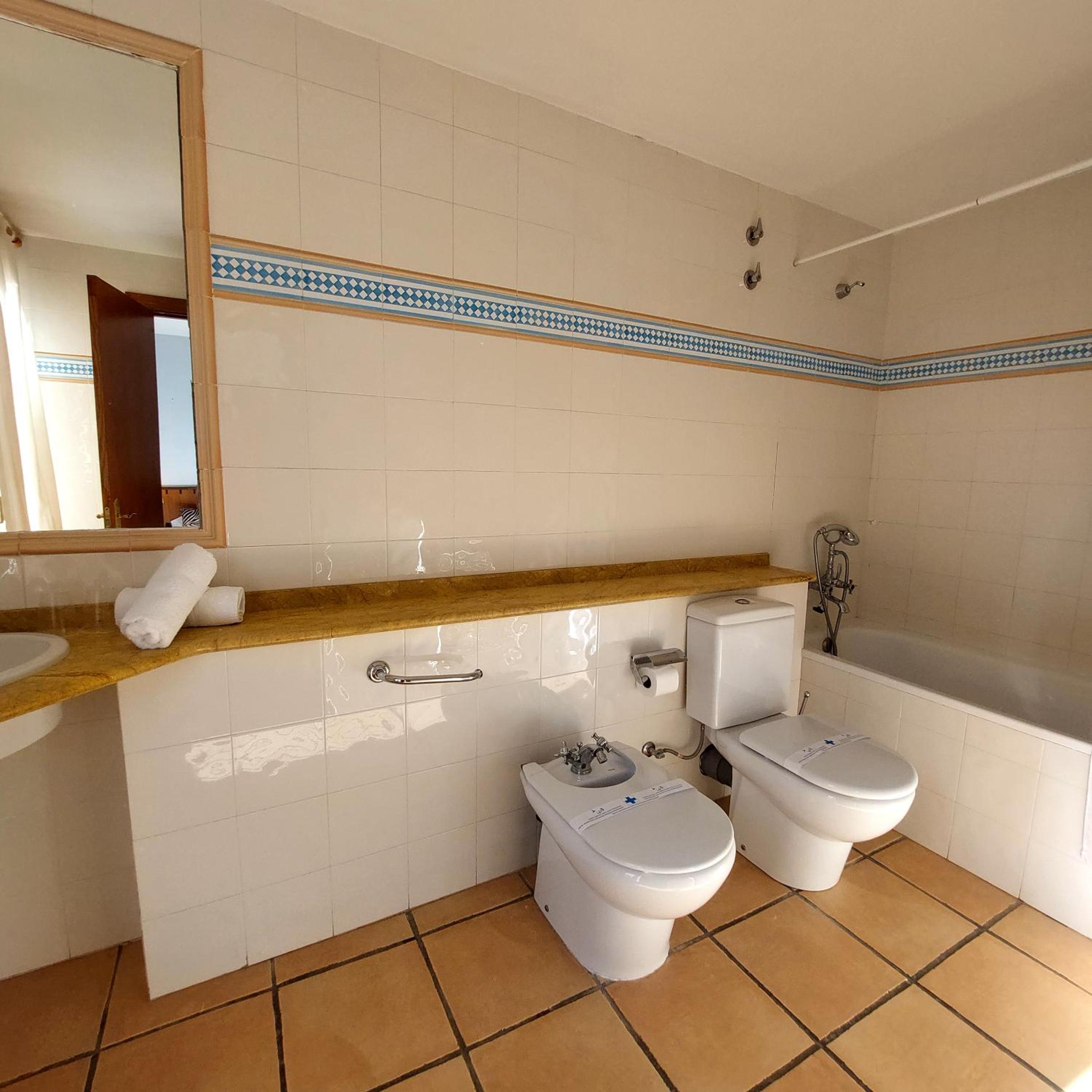 Superior Twin Room with City View photo 2
