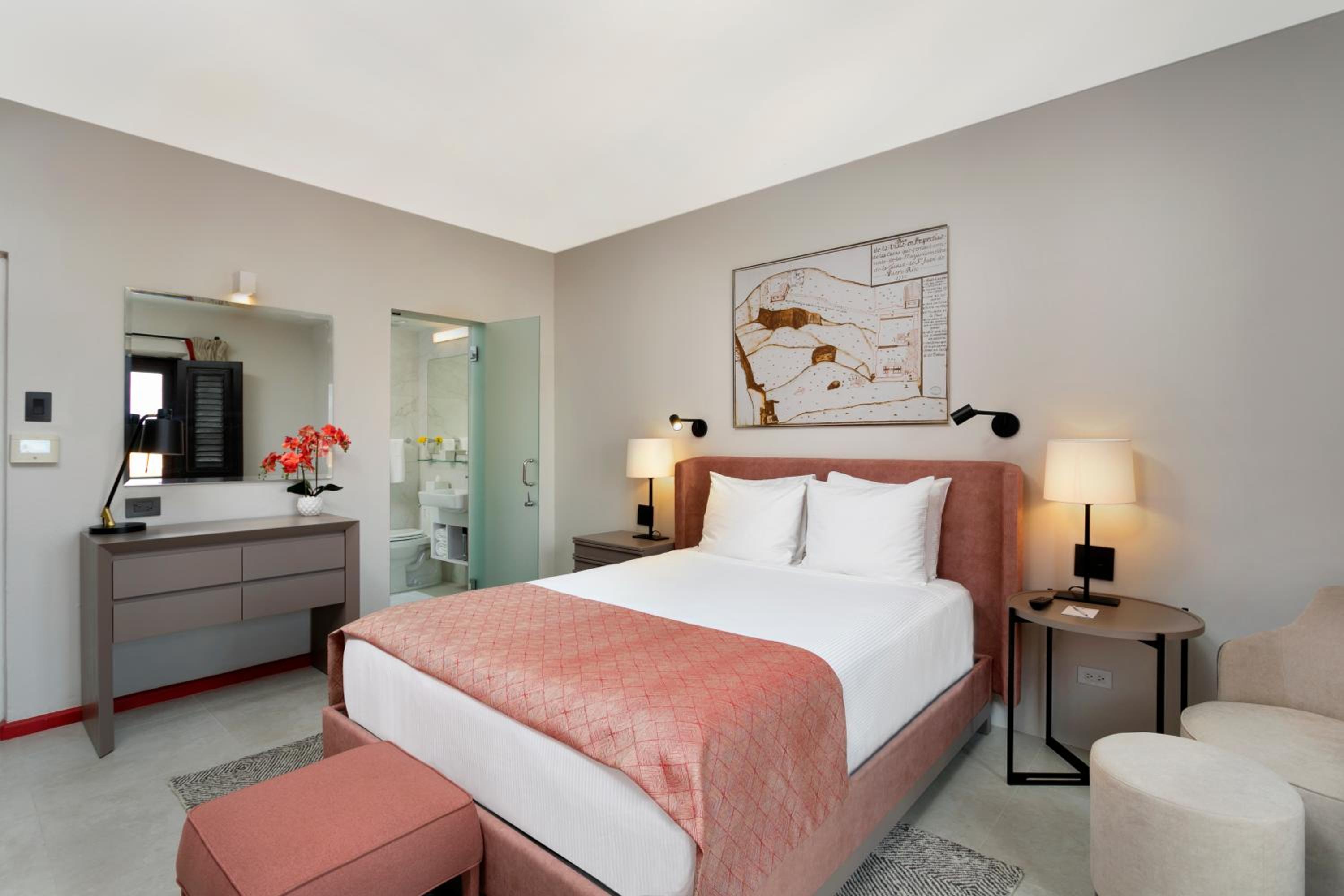 Deluxe Queen Room - Photo 4