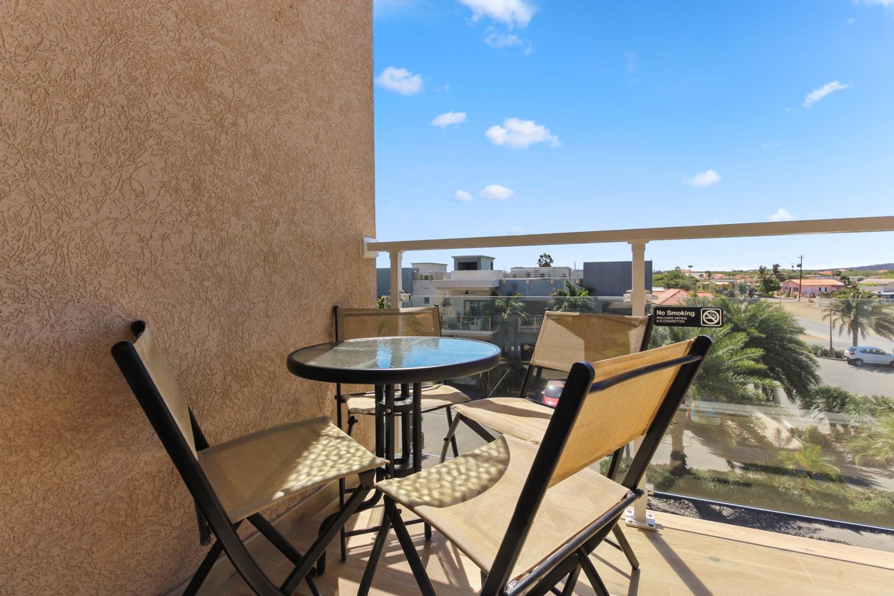 Apartment with Balcony photo 3