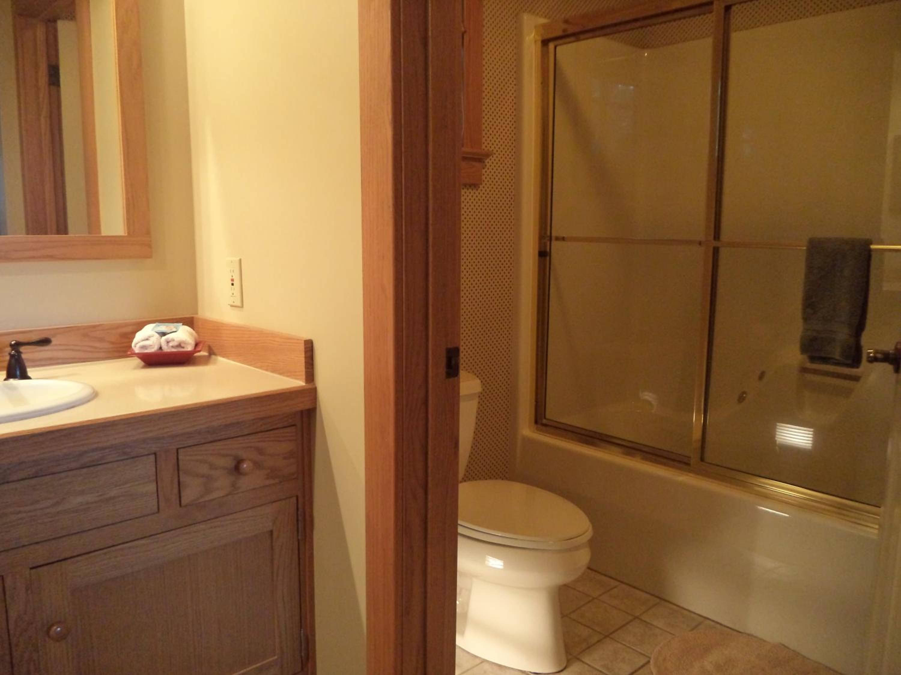 Queen Suite - 1st Floor  - Photo 4