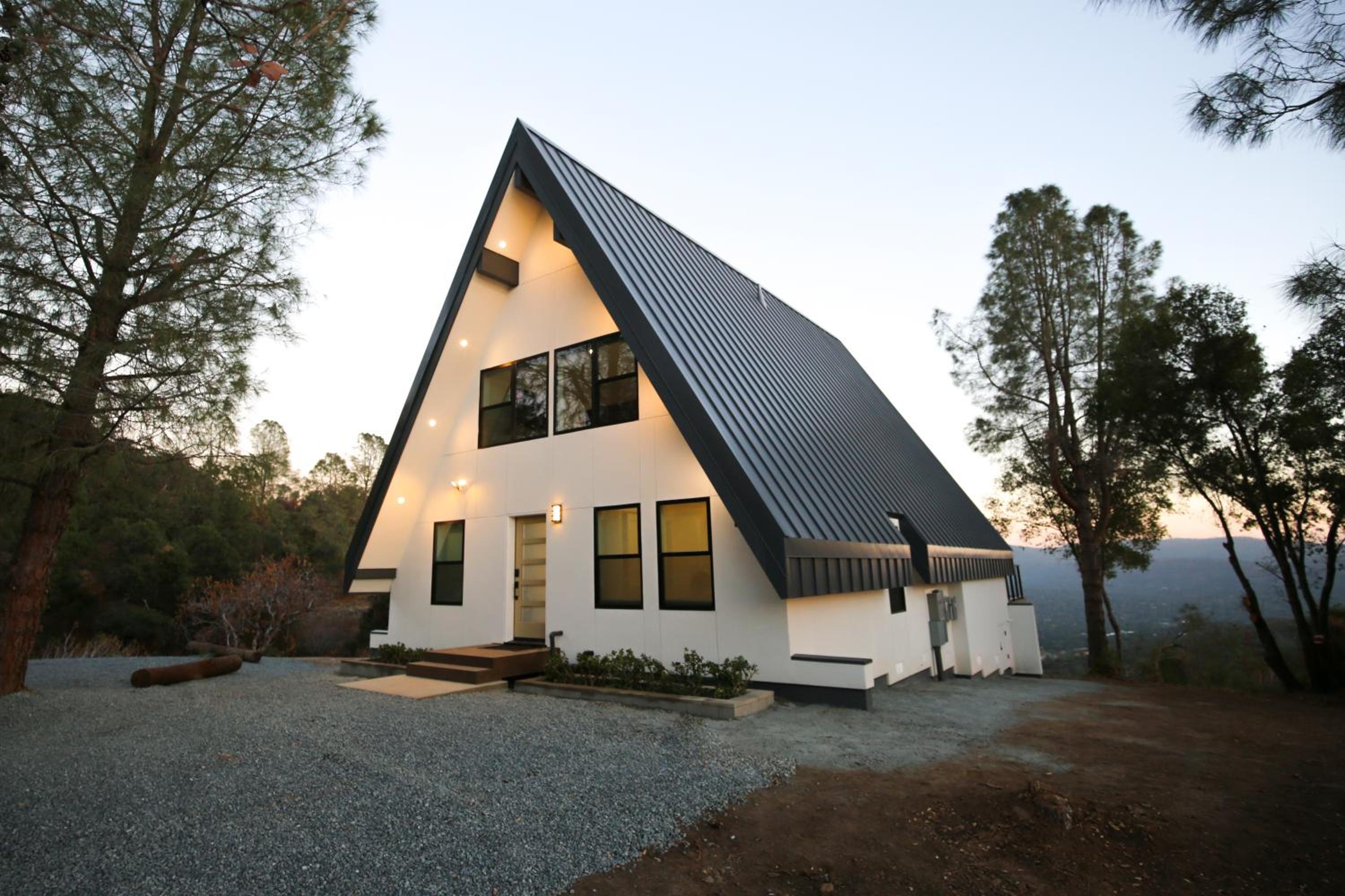 Three-Bedroom House photo 2
