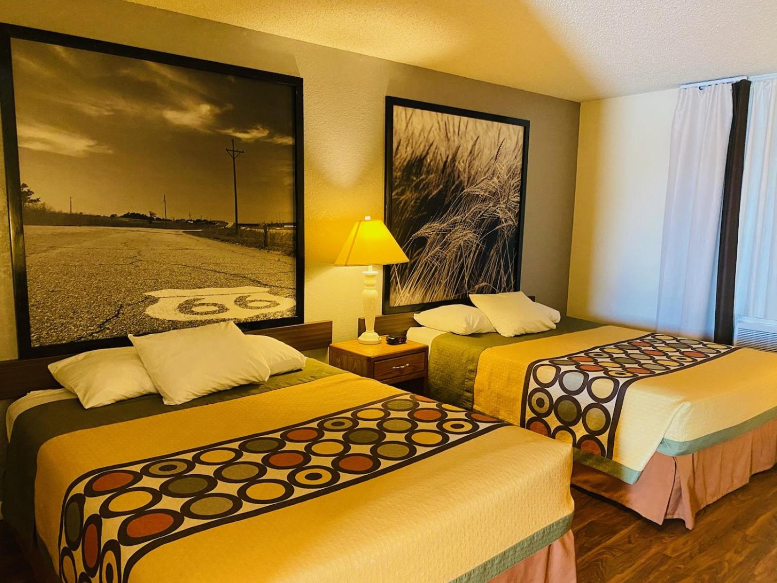 Queen Room with Two Queen Beds and Bath Tub - Mobility Accessible/Non-Smoking - Photo 2