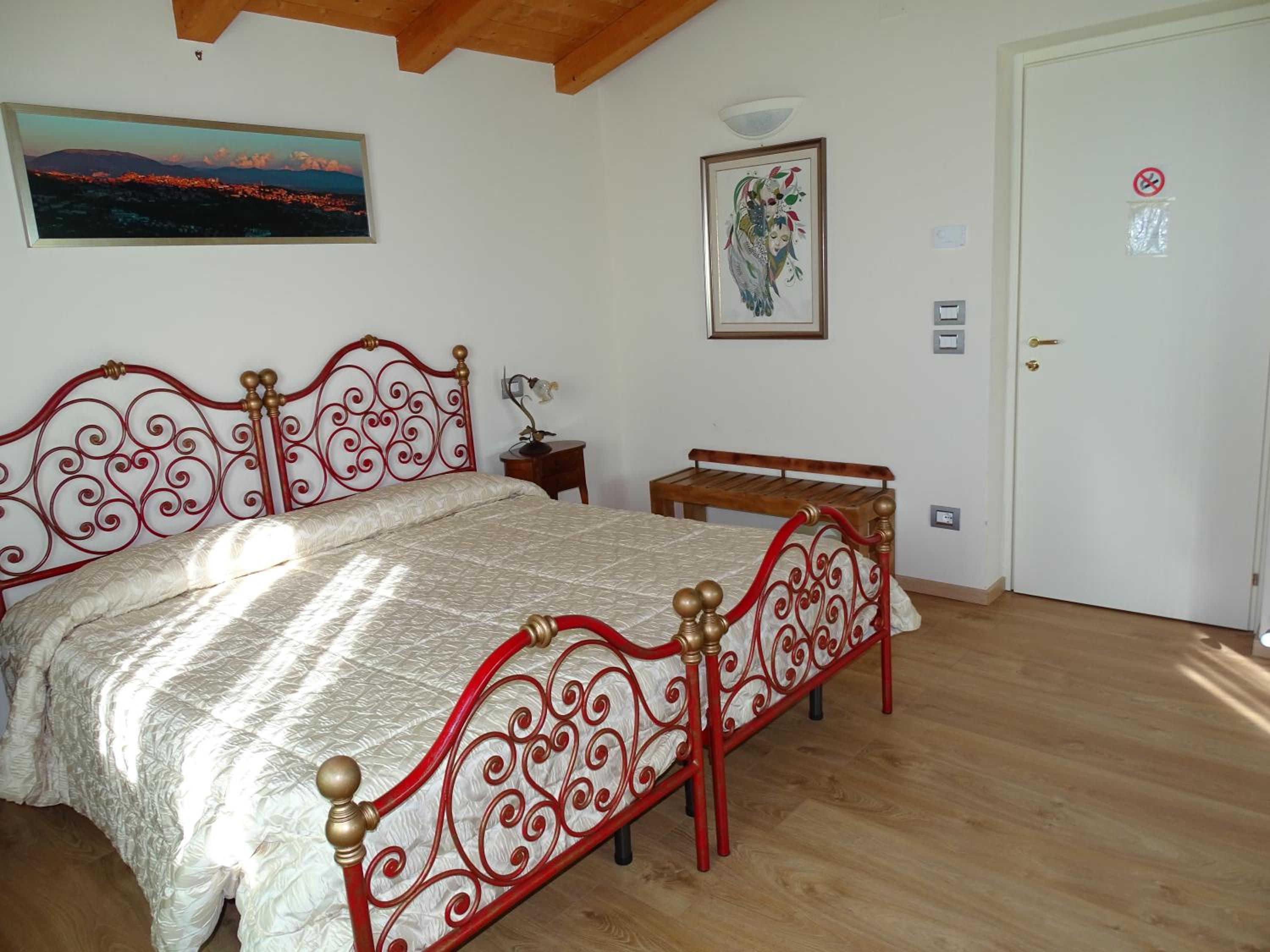 Double Room with Balcony - Photo 7