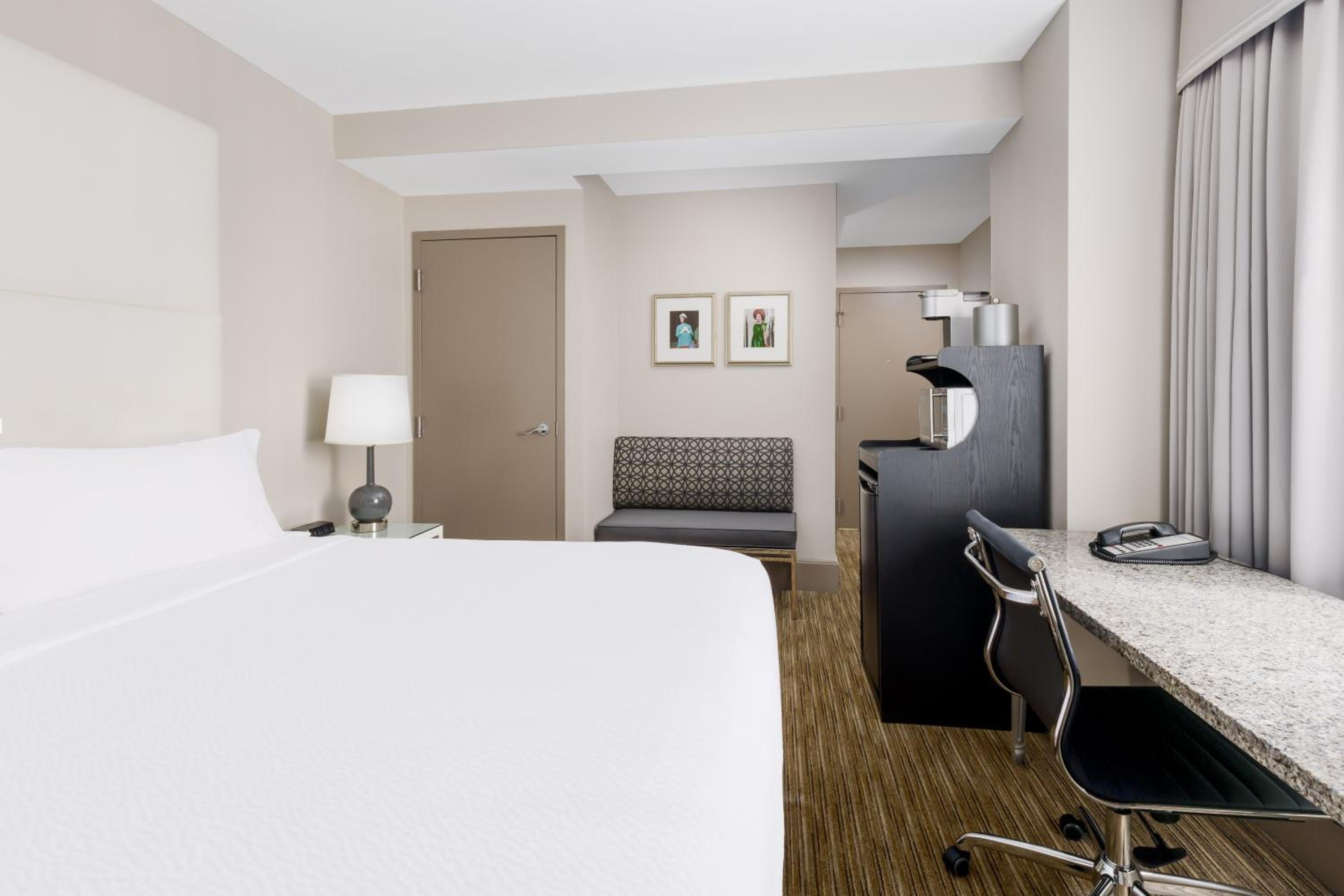 Standard King Room - Photo 3