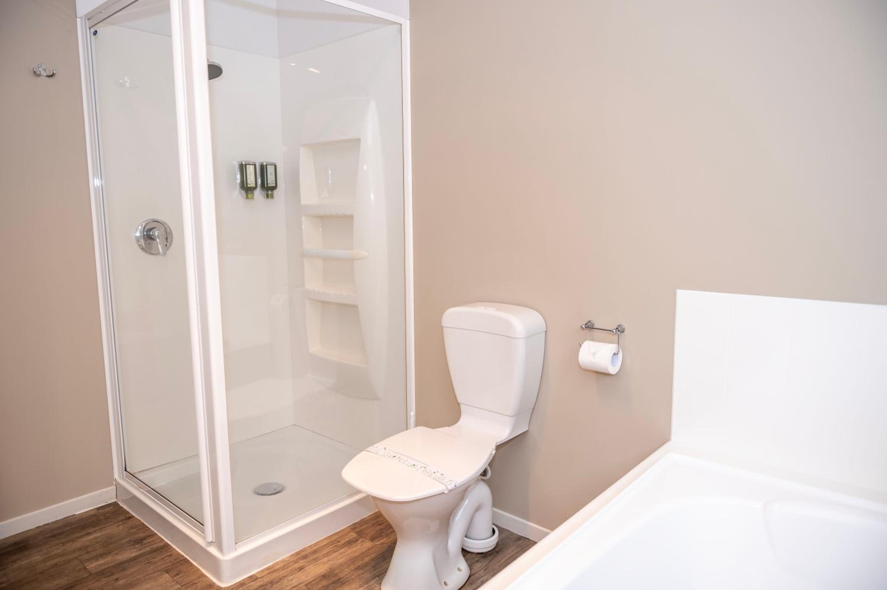 Studio with Spa Bath - Photo 16