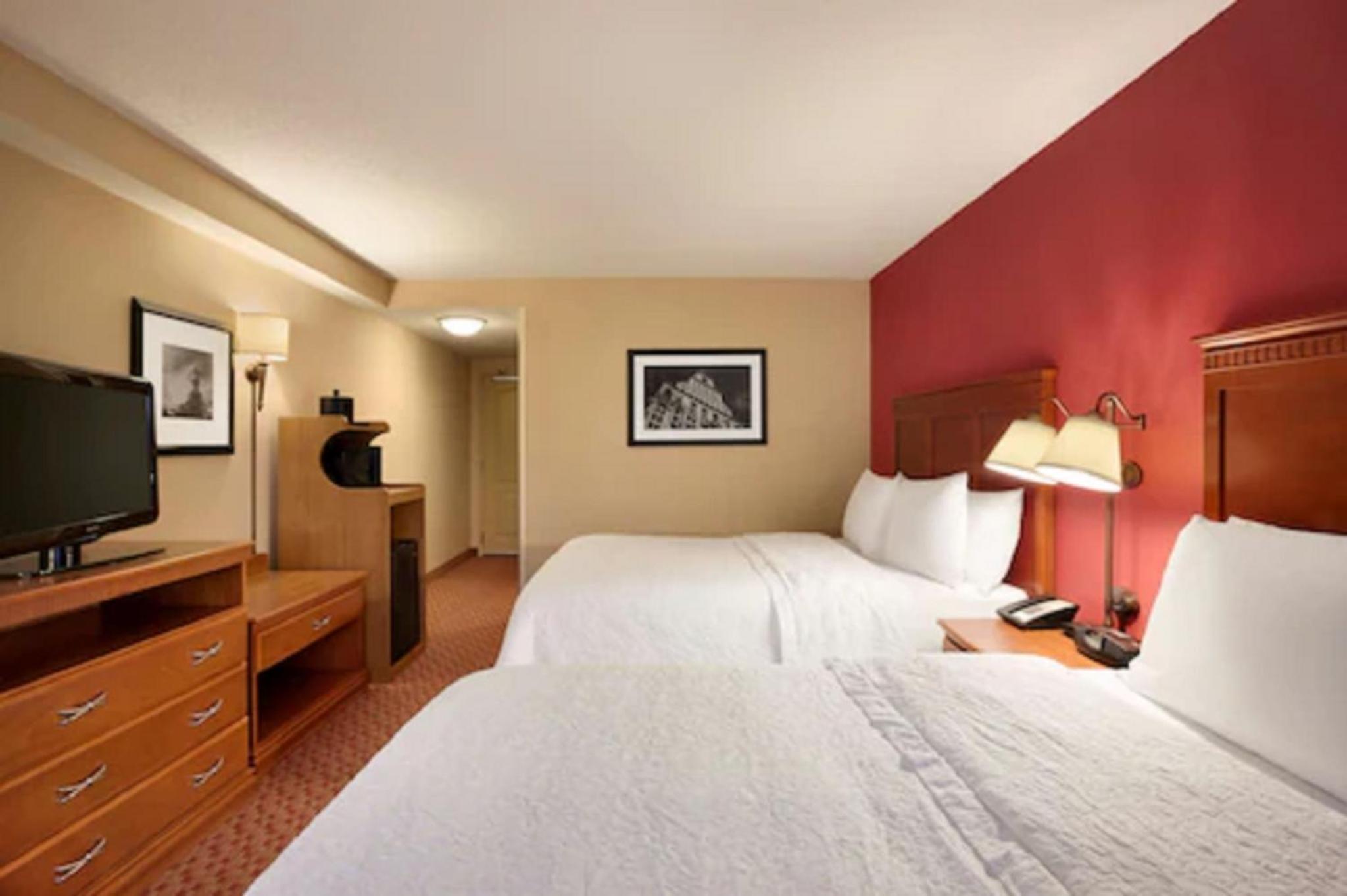 Queen Room with Two Queen Beds - Hearing Access/Non-Smoking - Photo 3