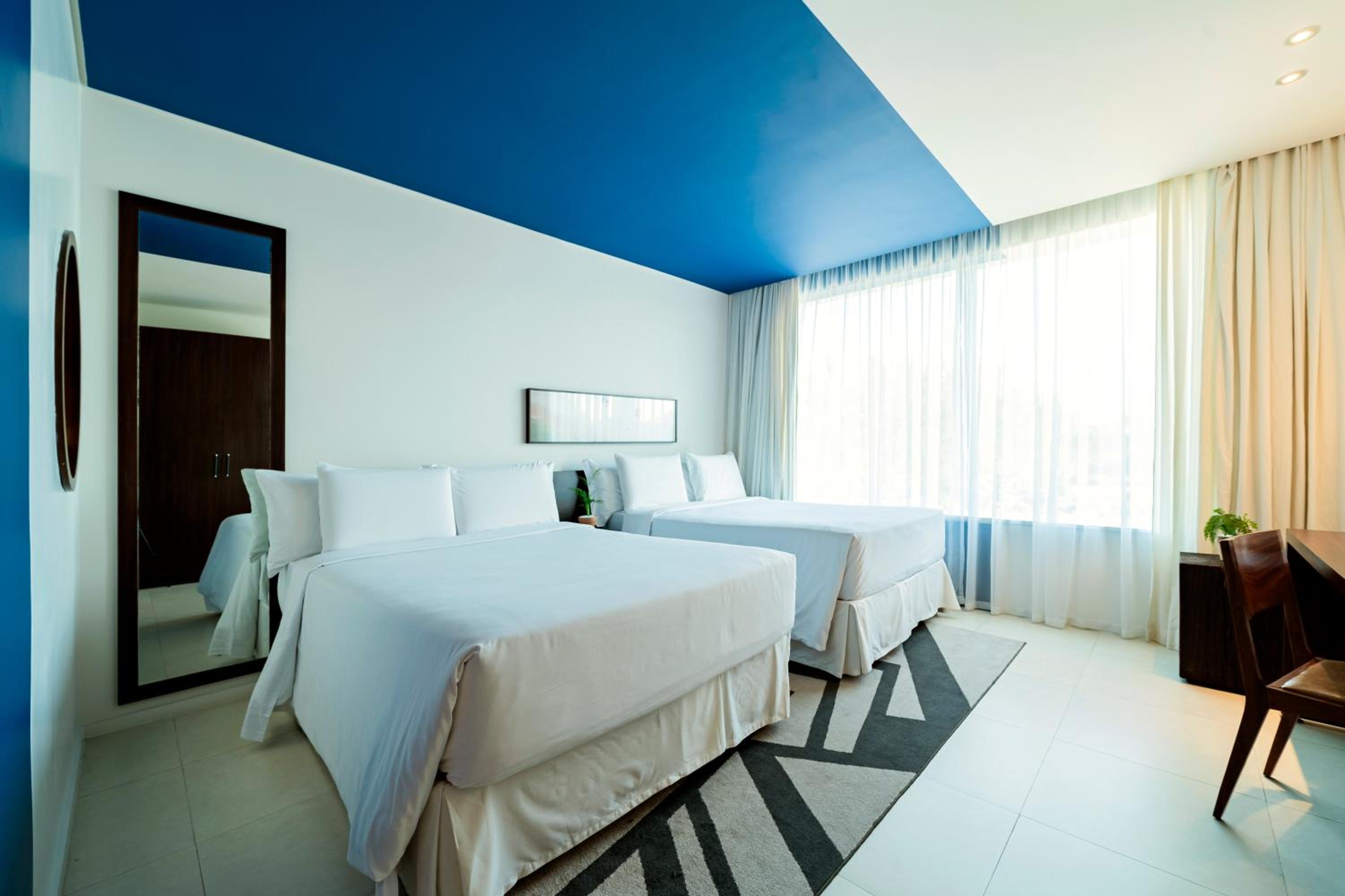 Deluxe Room, 1 Queen Bed, Non Smoking