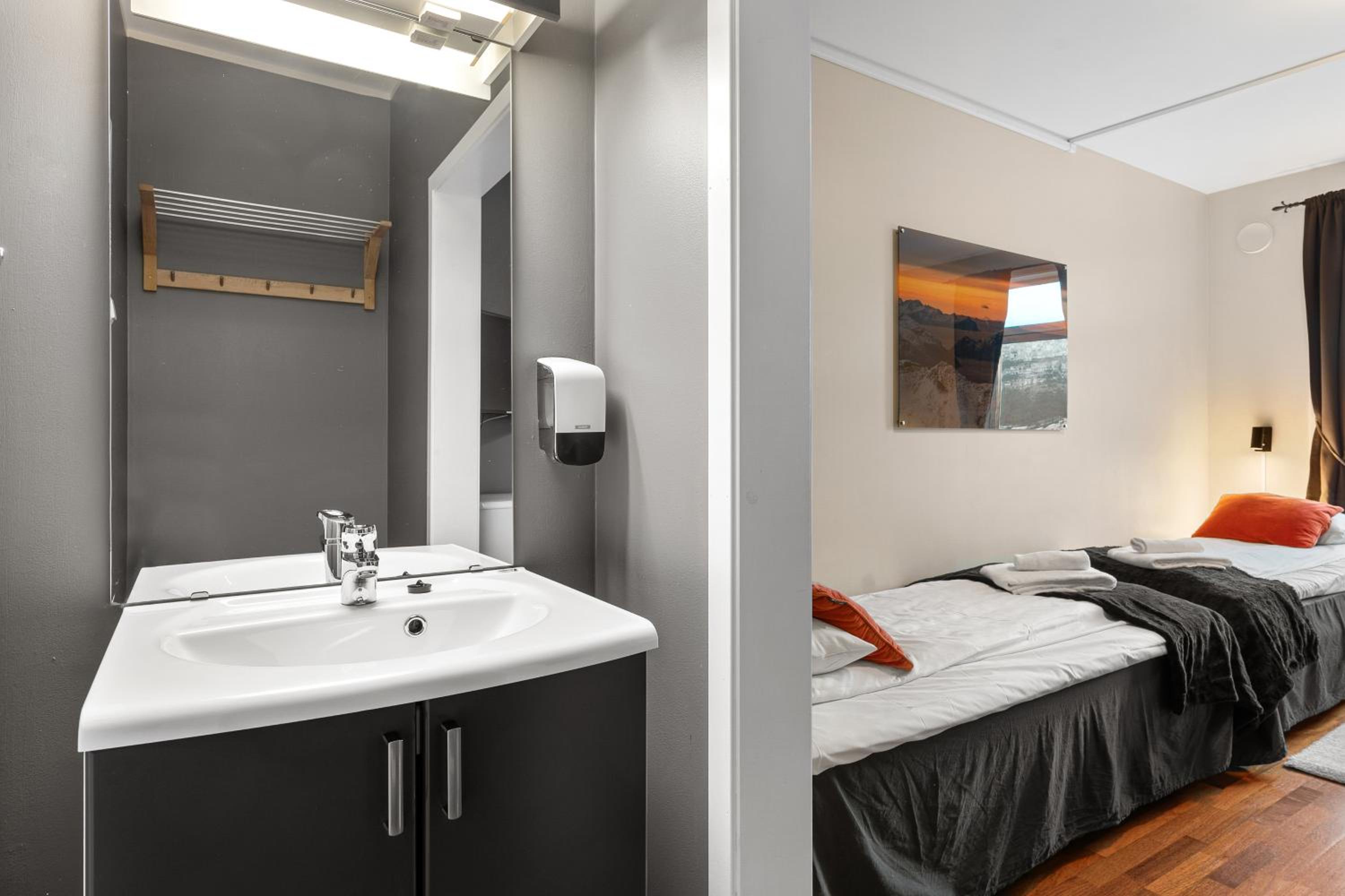 Triple Room with Shared Bathroom photo 2