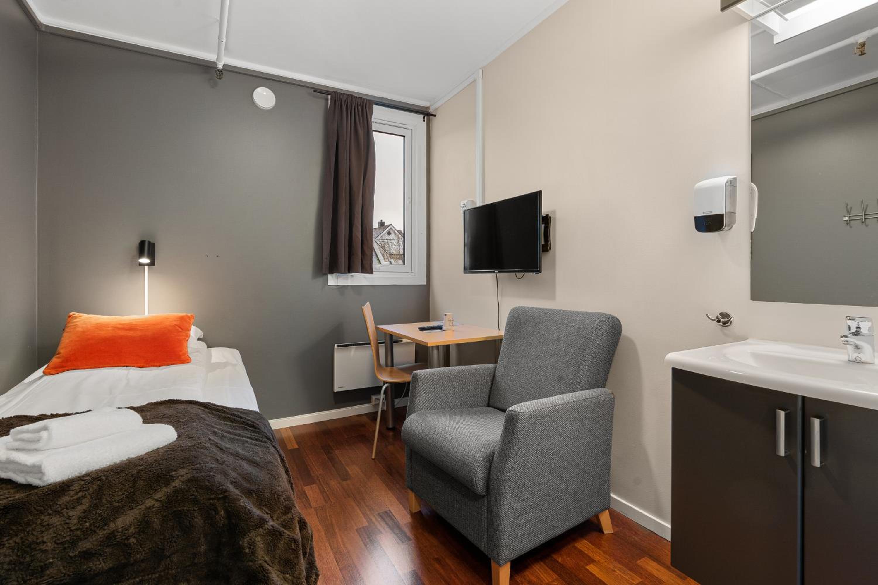Single Room with Shared Bathroom photo 1