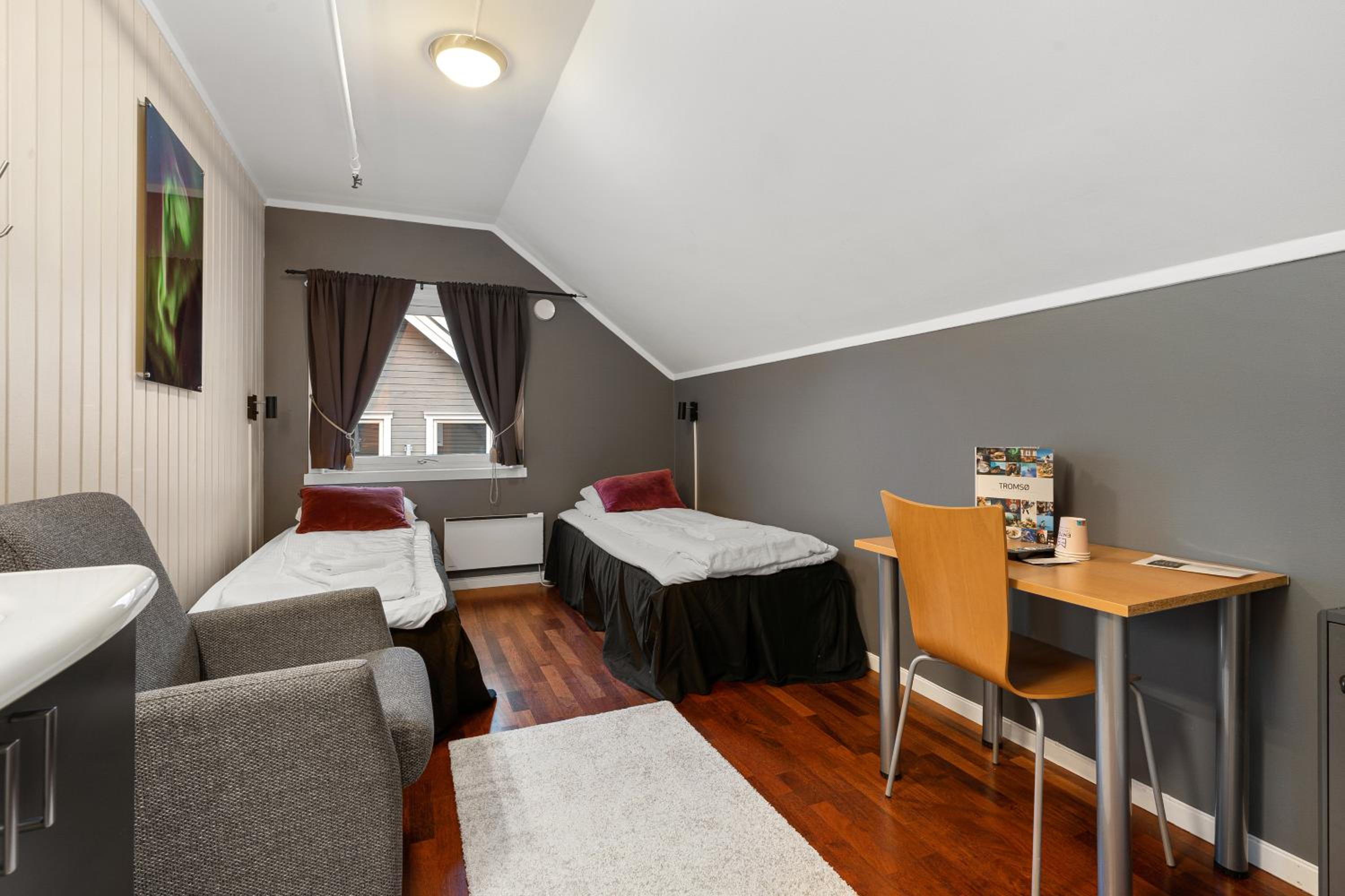 Double Room with Shared Bathroom photo 1