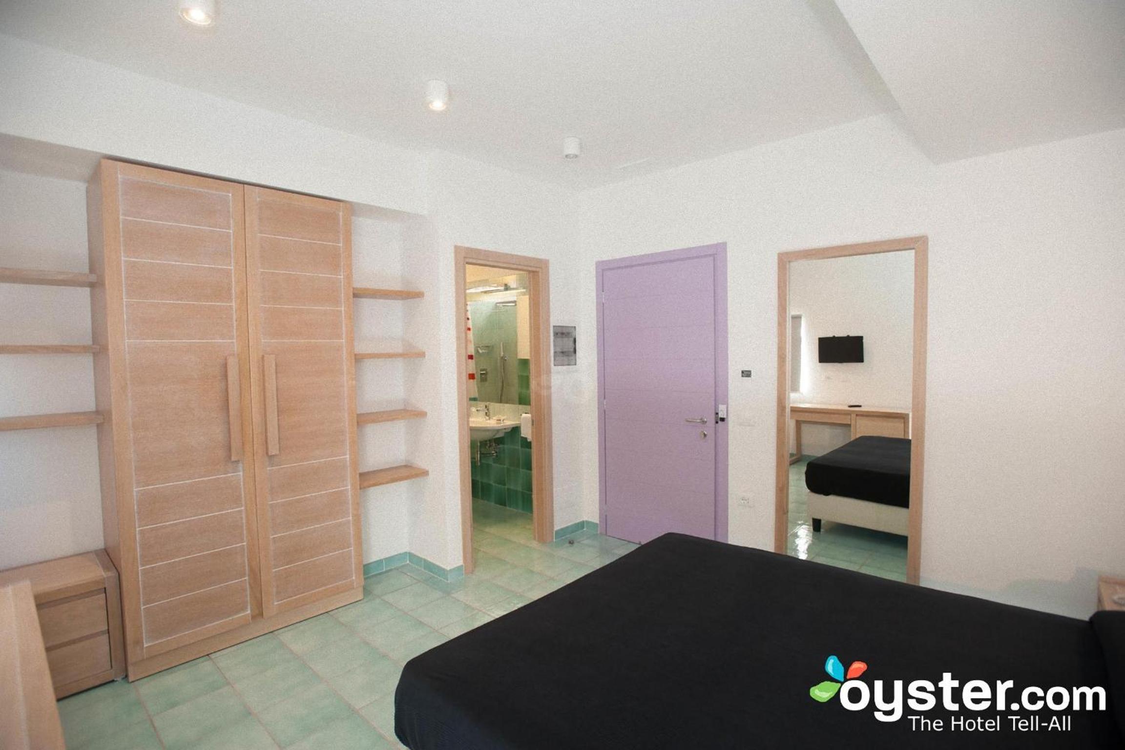 Superior Double Room with Side Sea View - Photo 4