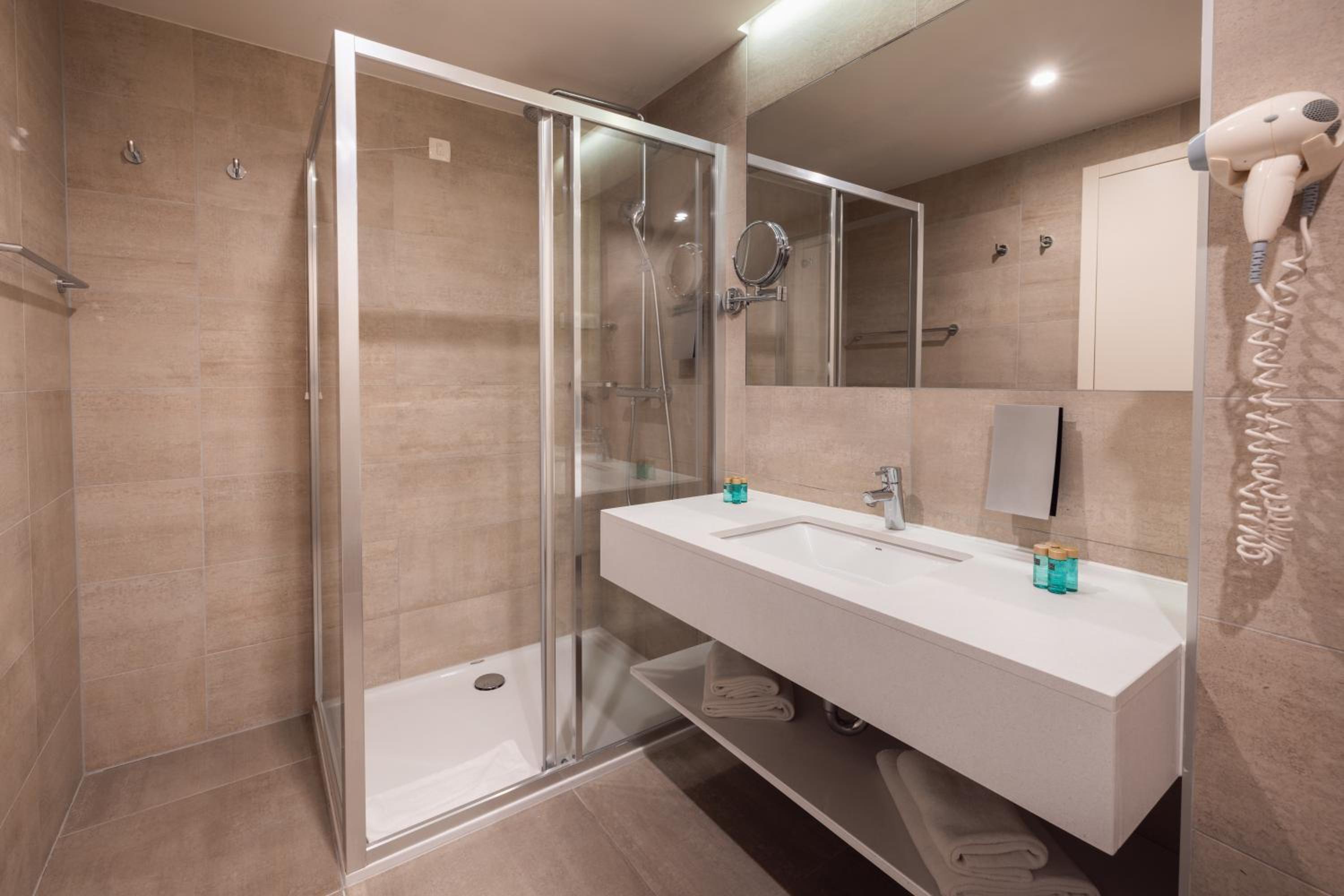Superior Suite with Sea View - Photo 6