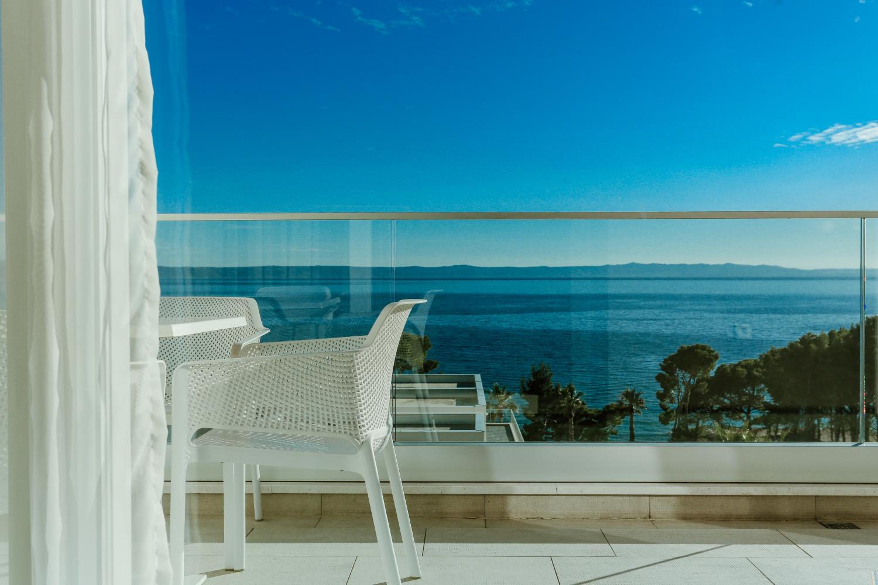 Superior Suite with Sea View - Photo 2