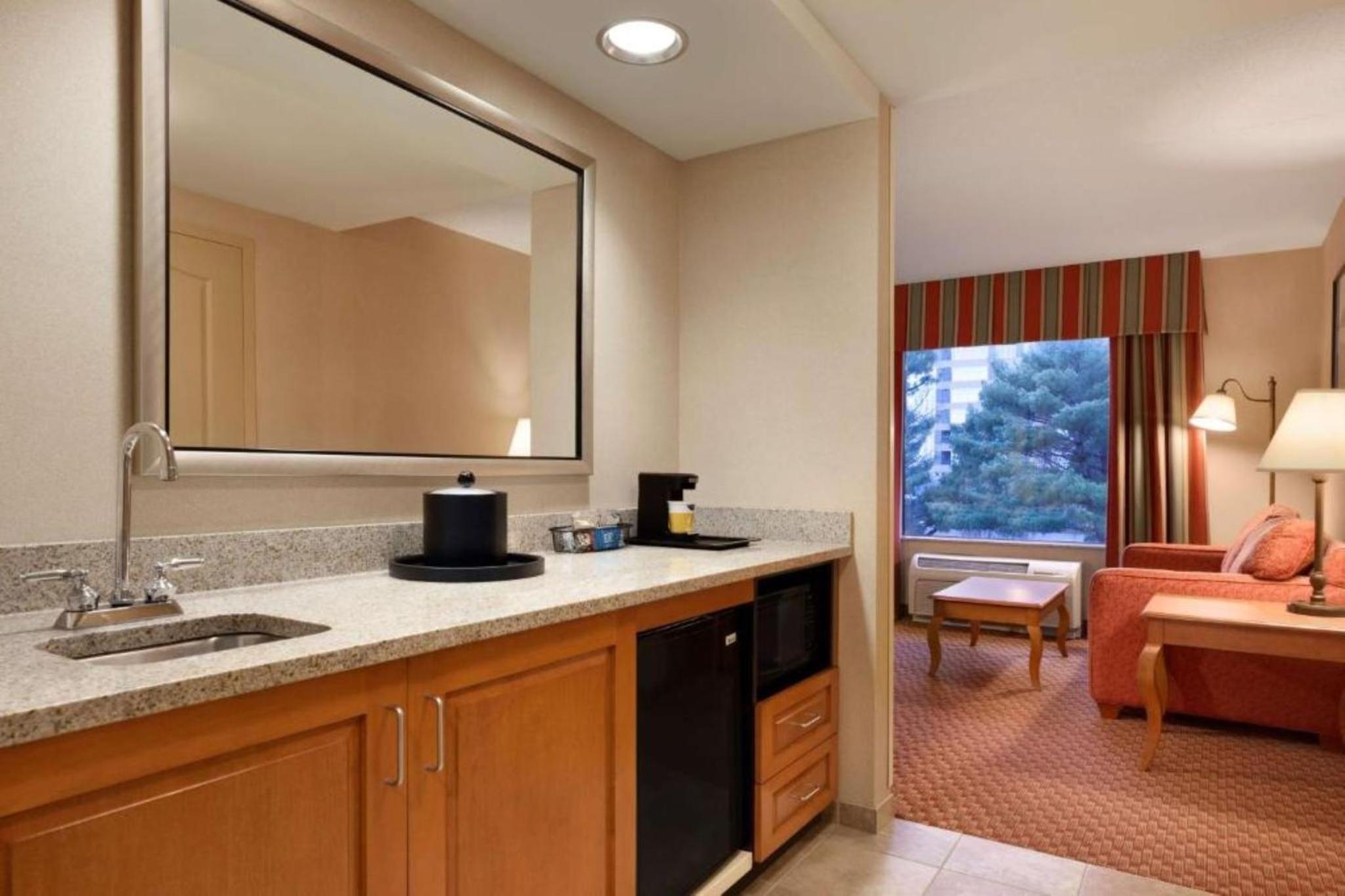 Queen Studio Suite with Two Queen Beds - Non-Smoking - Photo 1