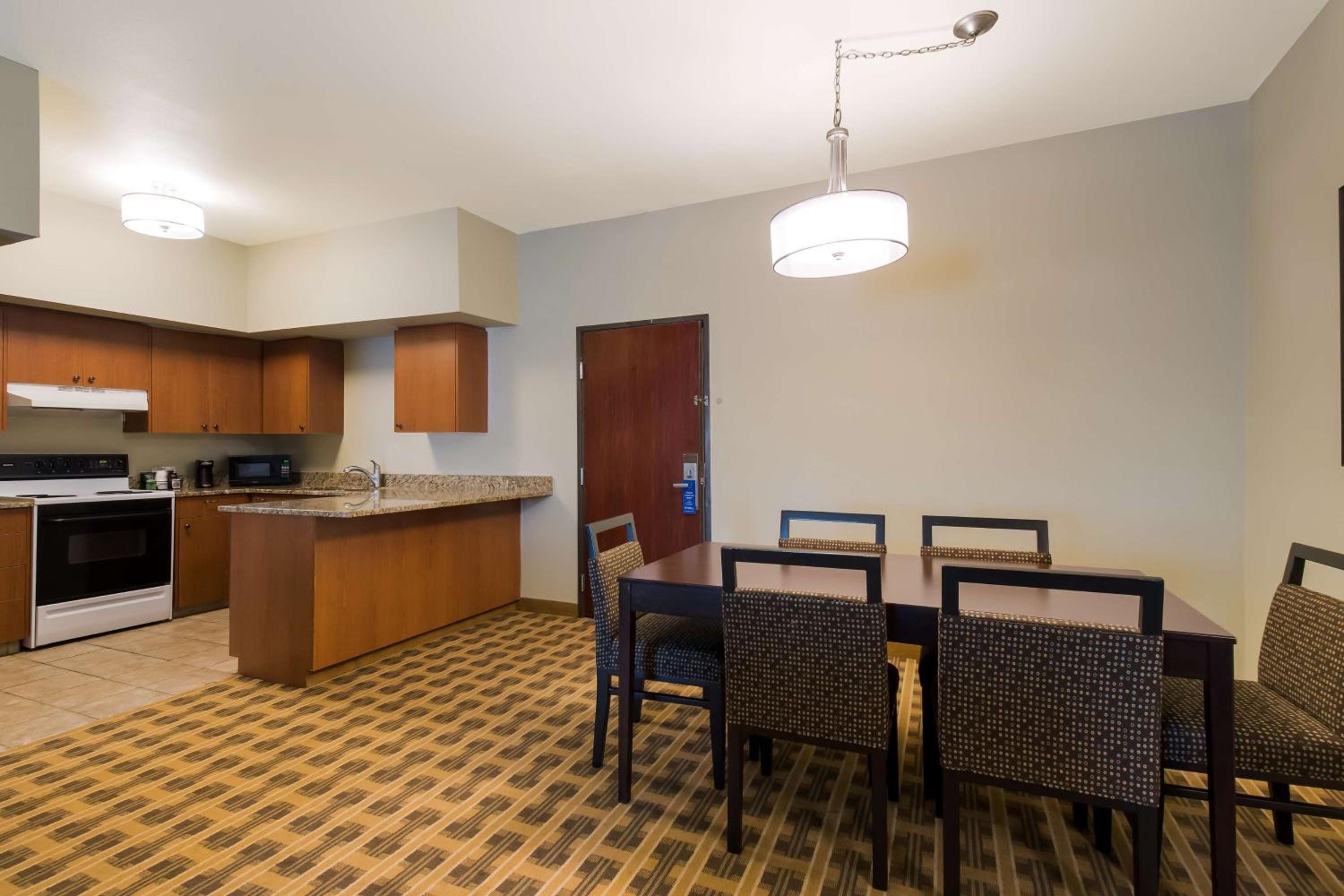 One-Bedroom King Suite with Sofa Bed and Full Kitchen photo 3