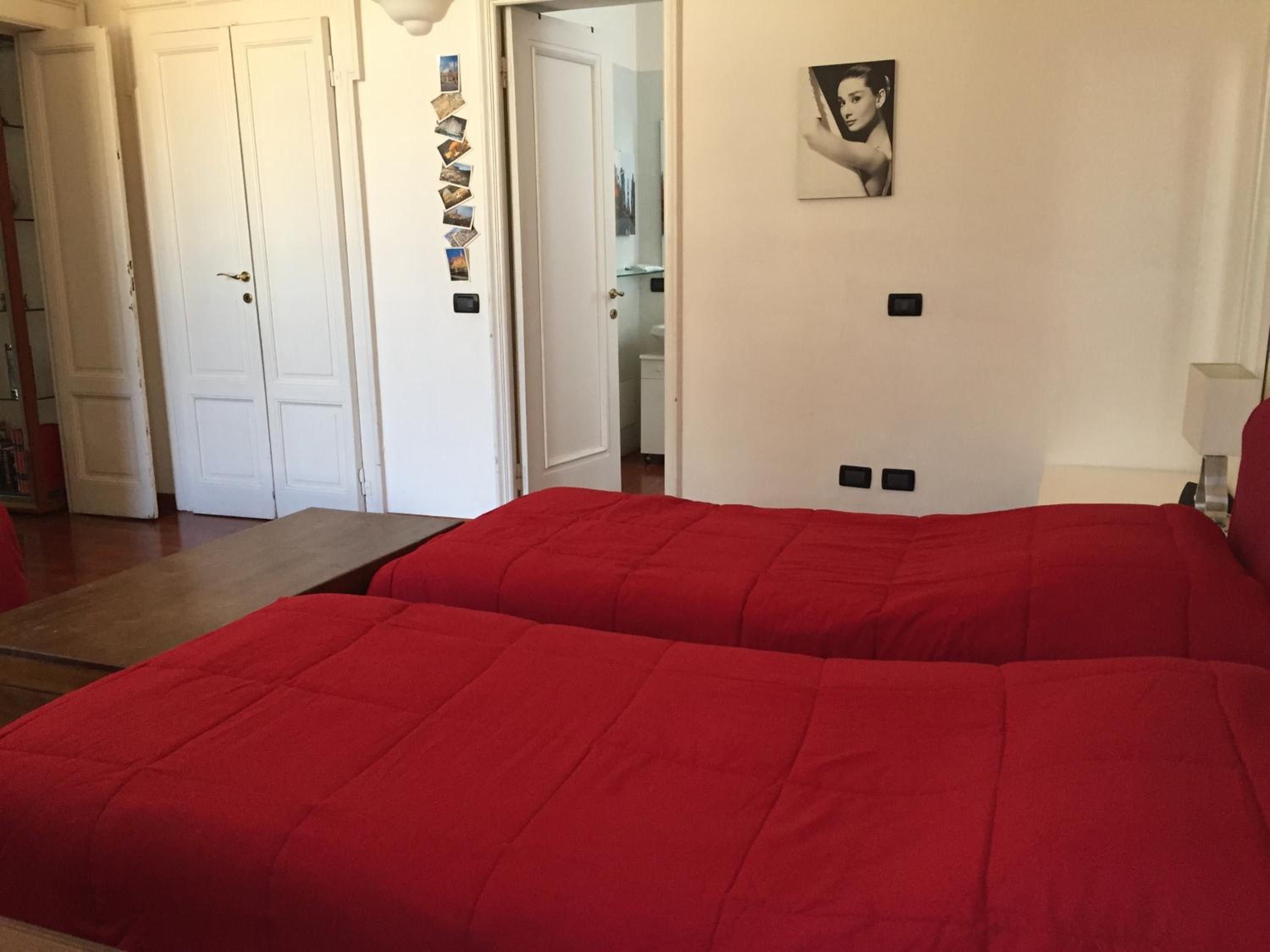 Double or Twin Room with Private Bathroom photo 3