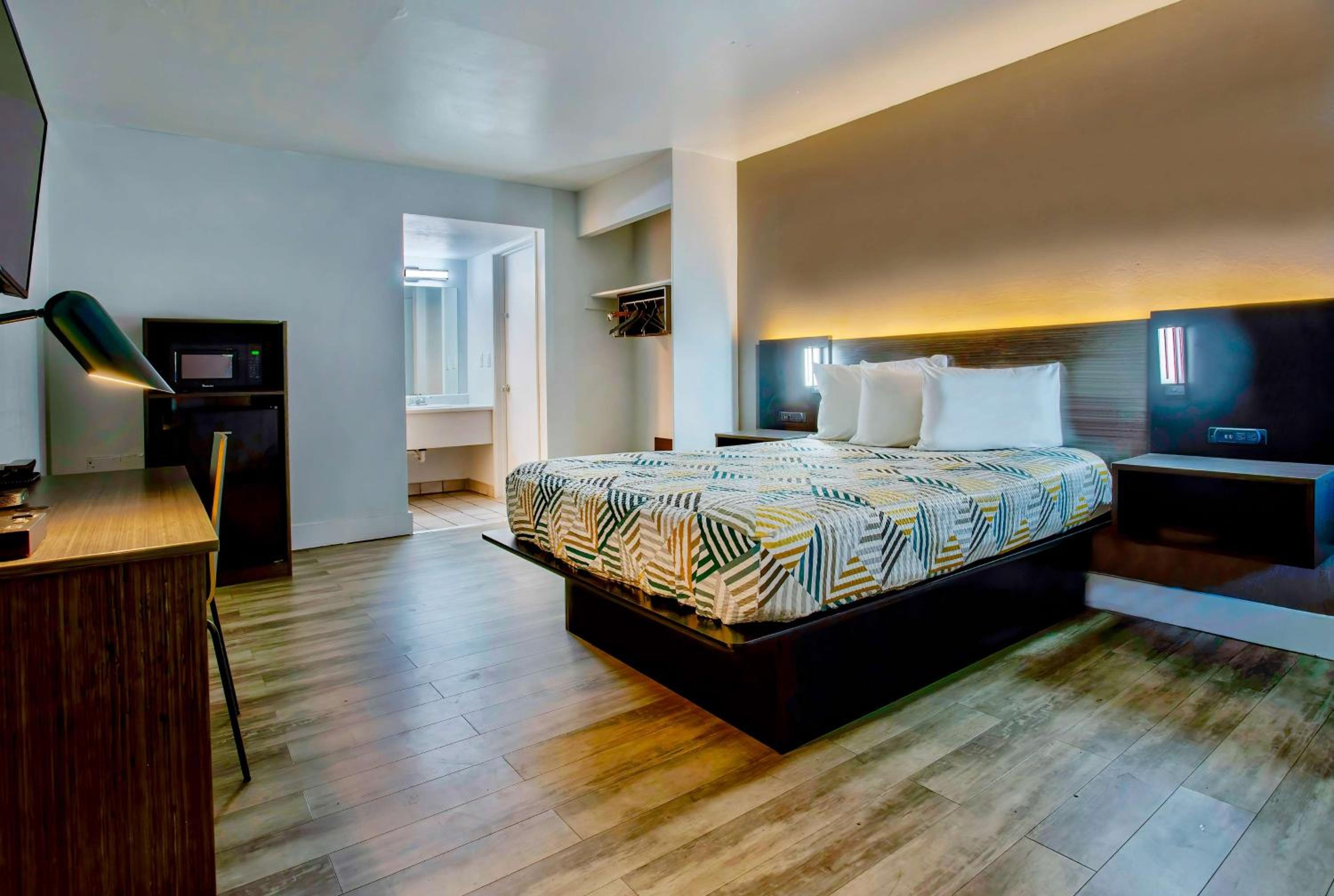 Standard Double Room - Non-Smoking - Photo 1