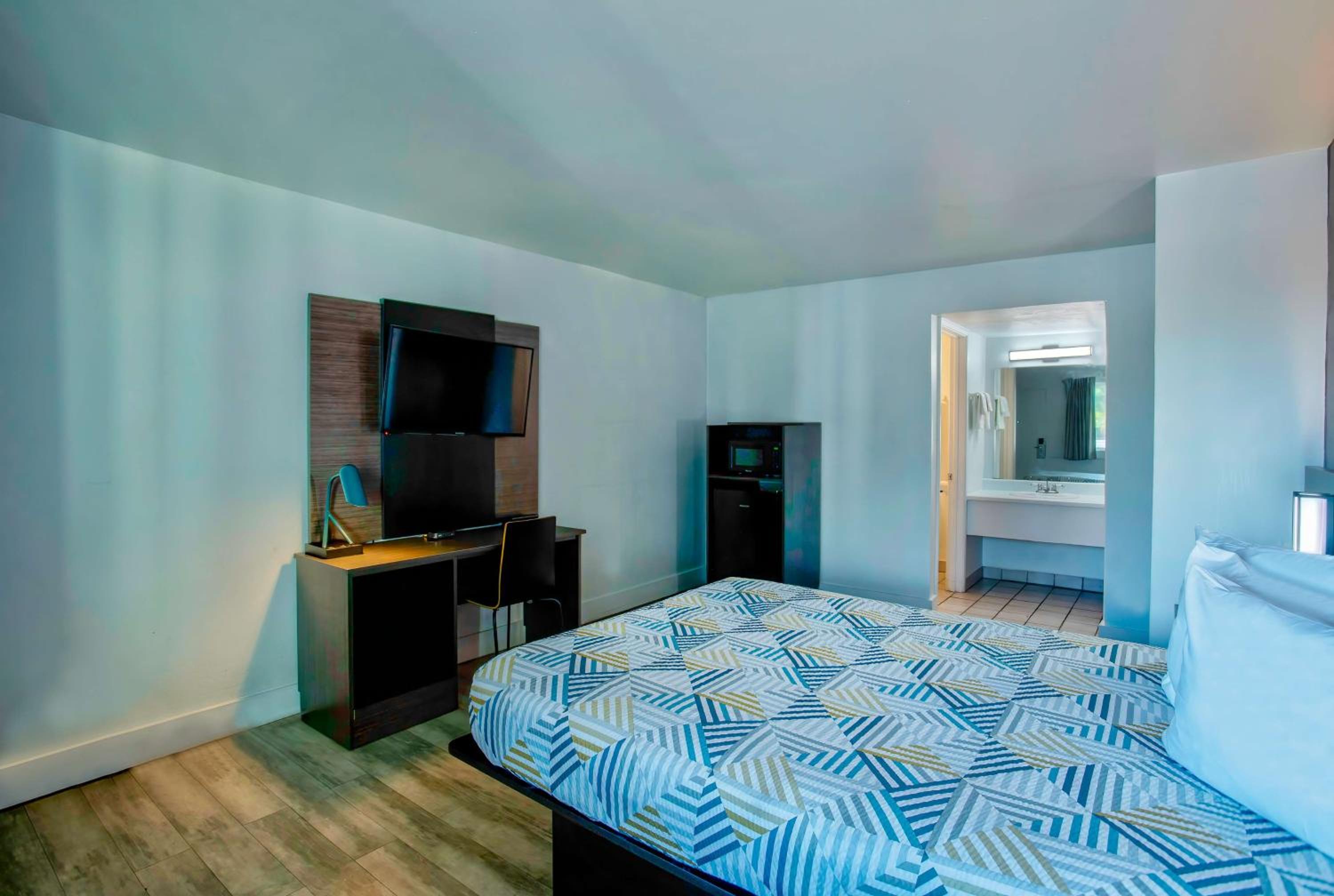 Standard Double Room - Non-Smoking - Photo 2