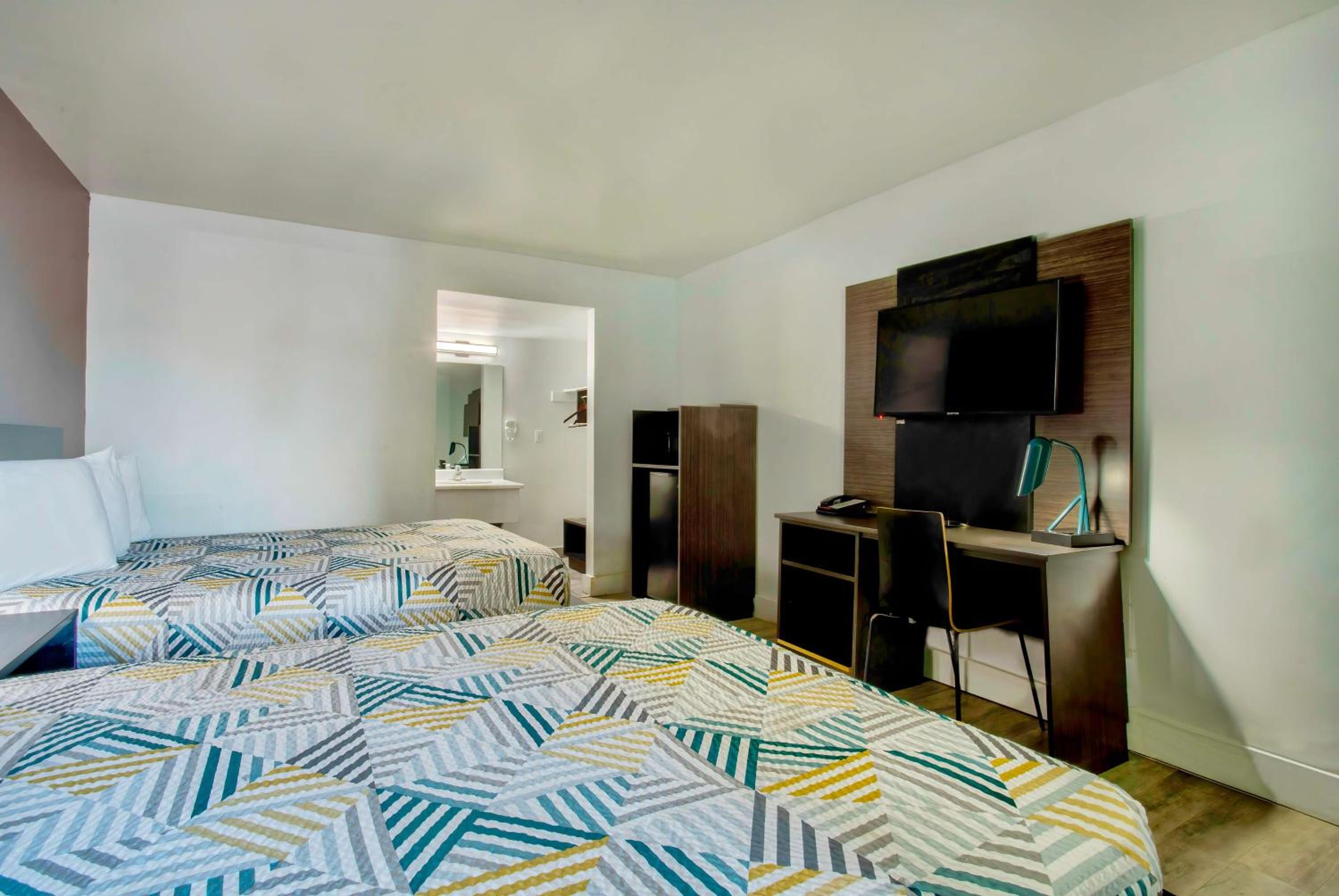 Quadruple Room - Photo 8