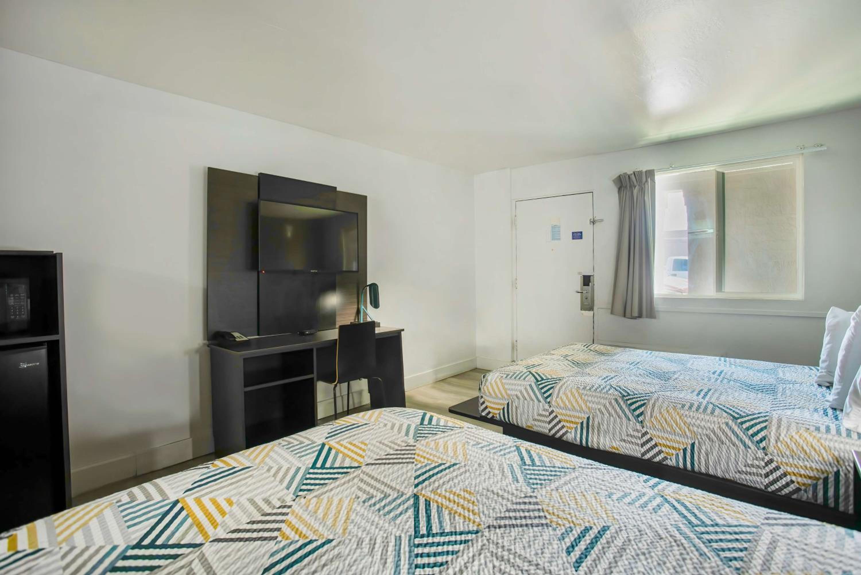 Quadruple Room - Photo 7