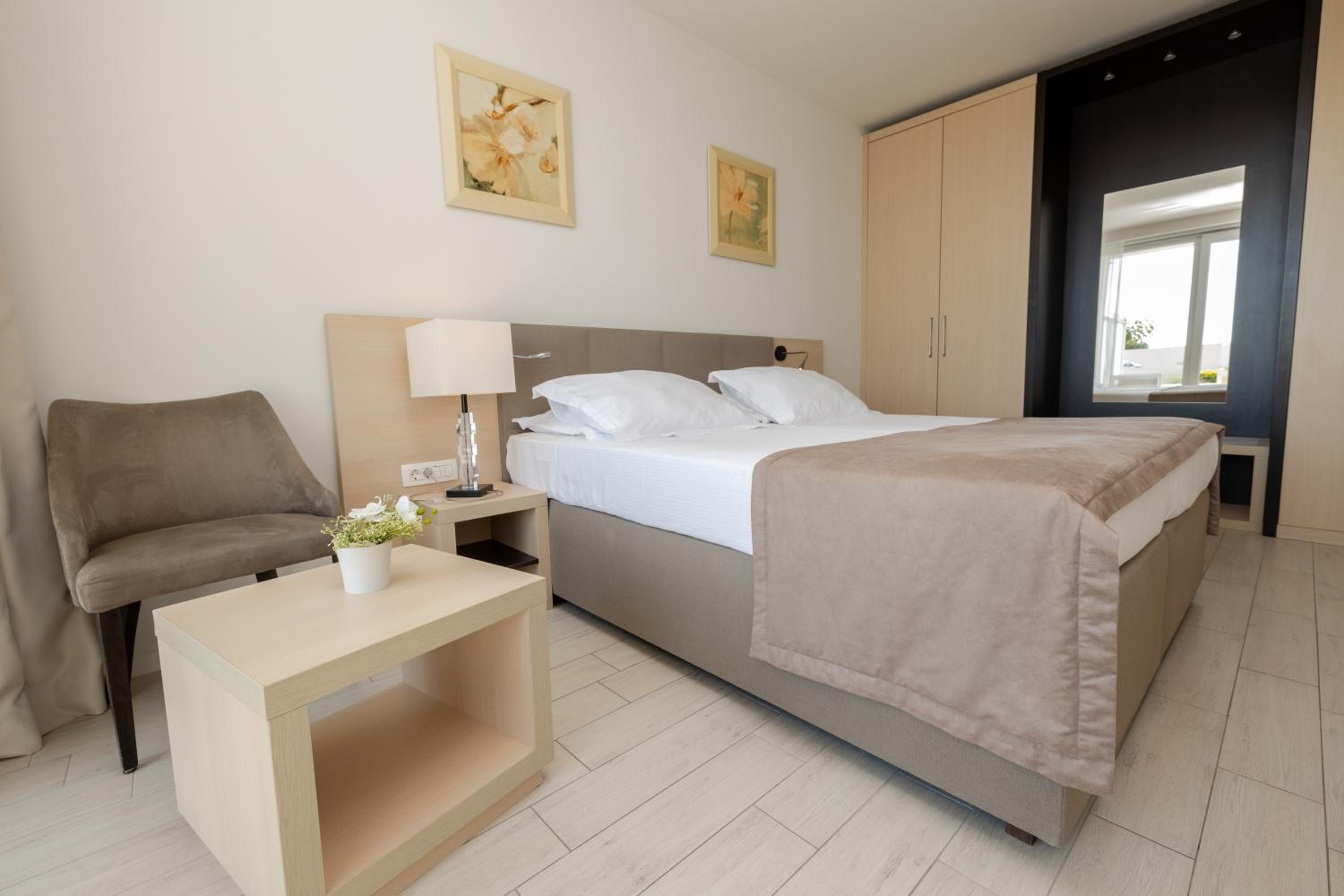 Junior Suite with Private Pool Mountain View - Photo 6