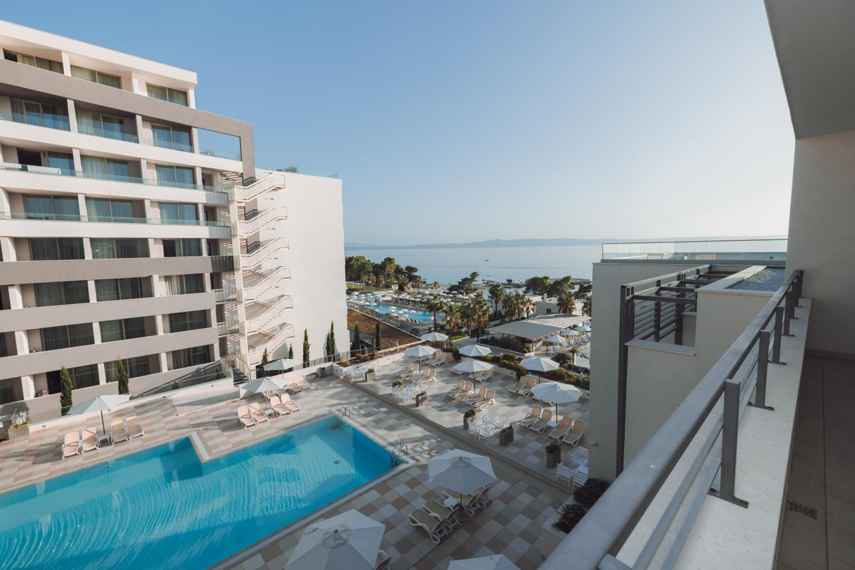 Superior Suite with Sea Side View - Photo 9