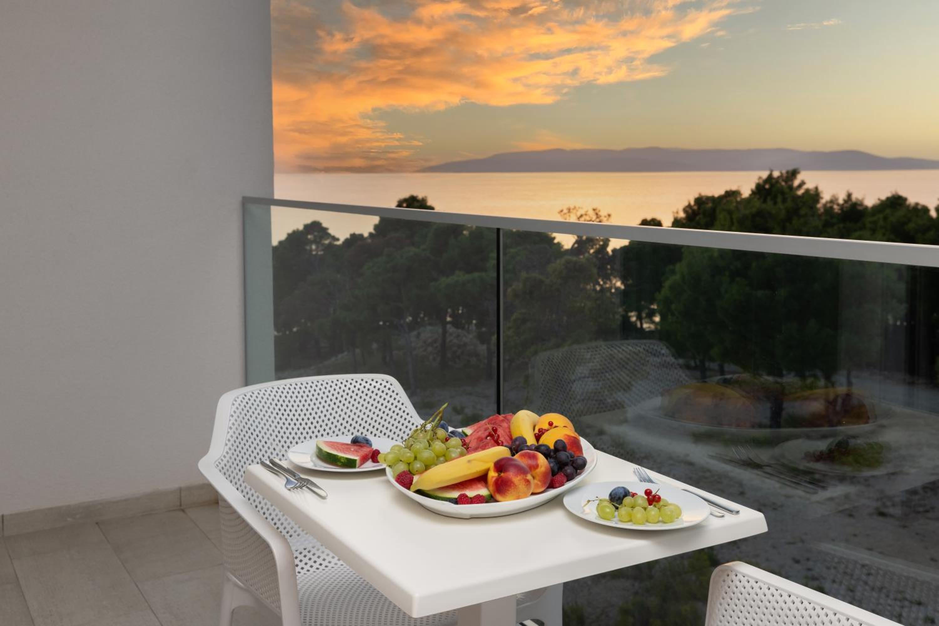 Superior Suite with Sea Side View - Photo 8
