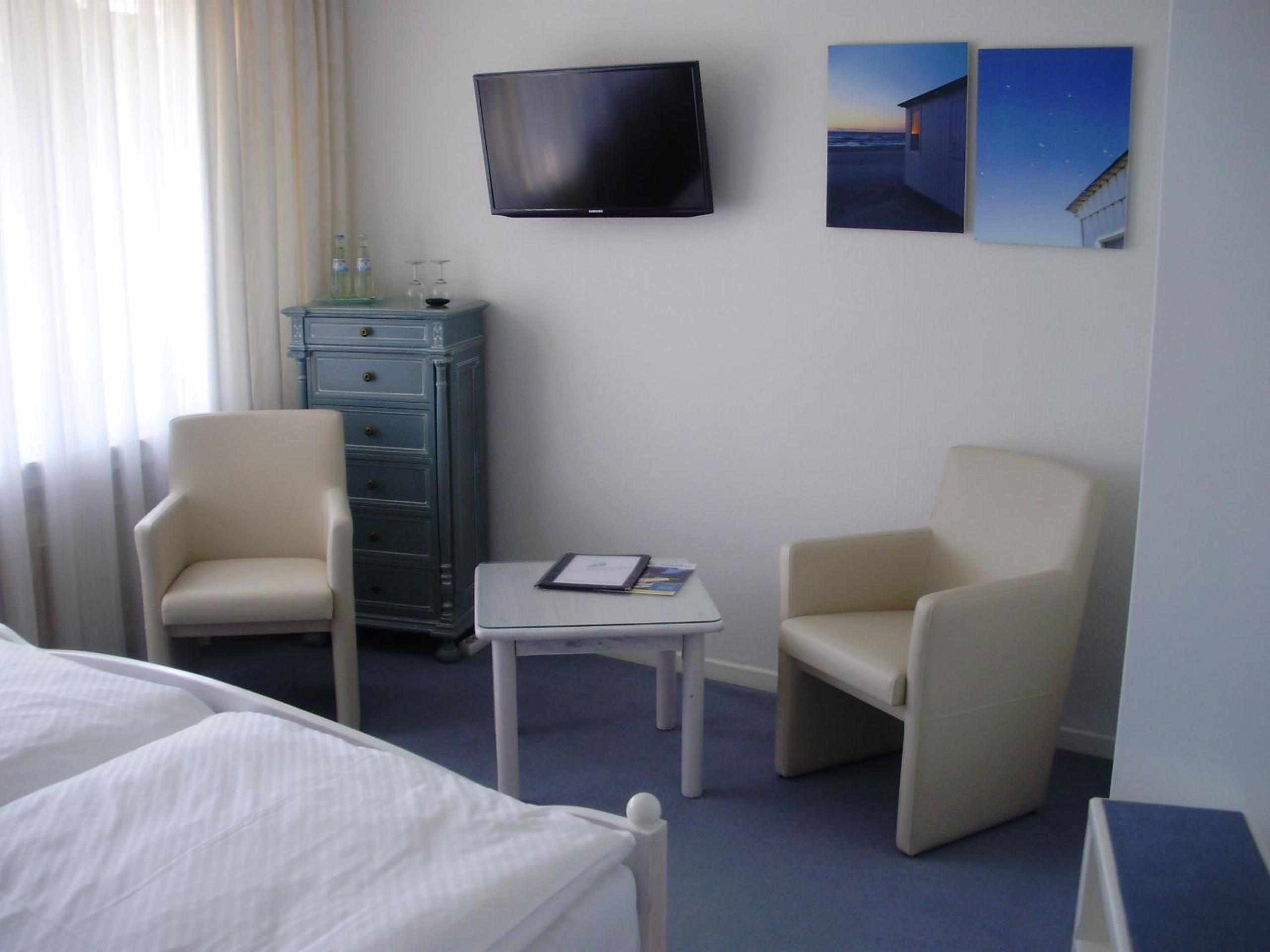 Double Room with Balcony - Photo 13