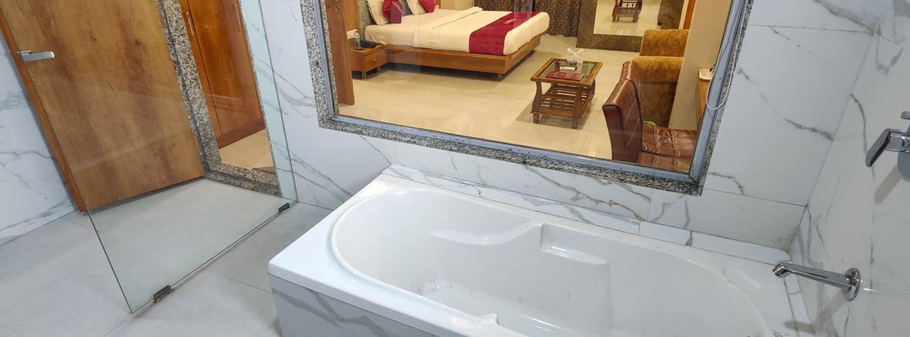 Suite - Photo 20