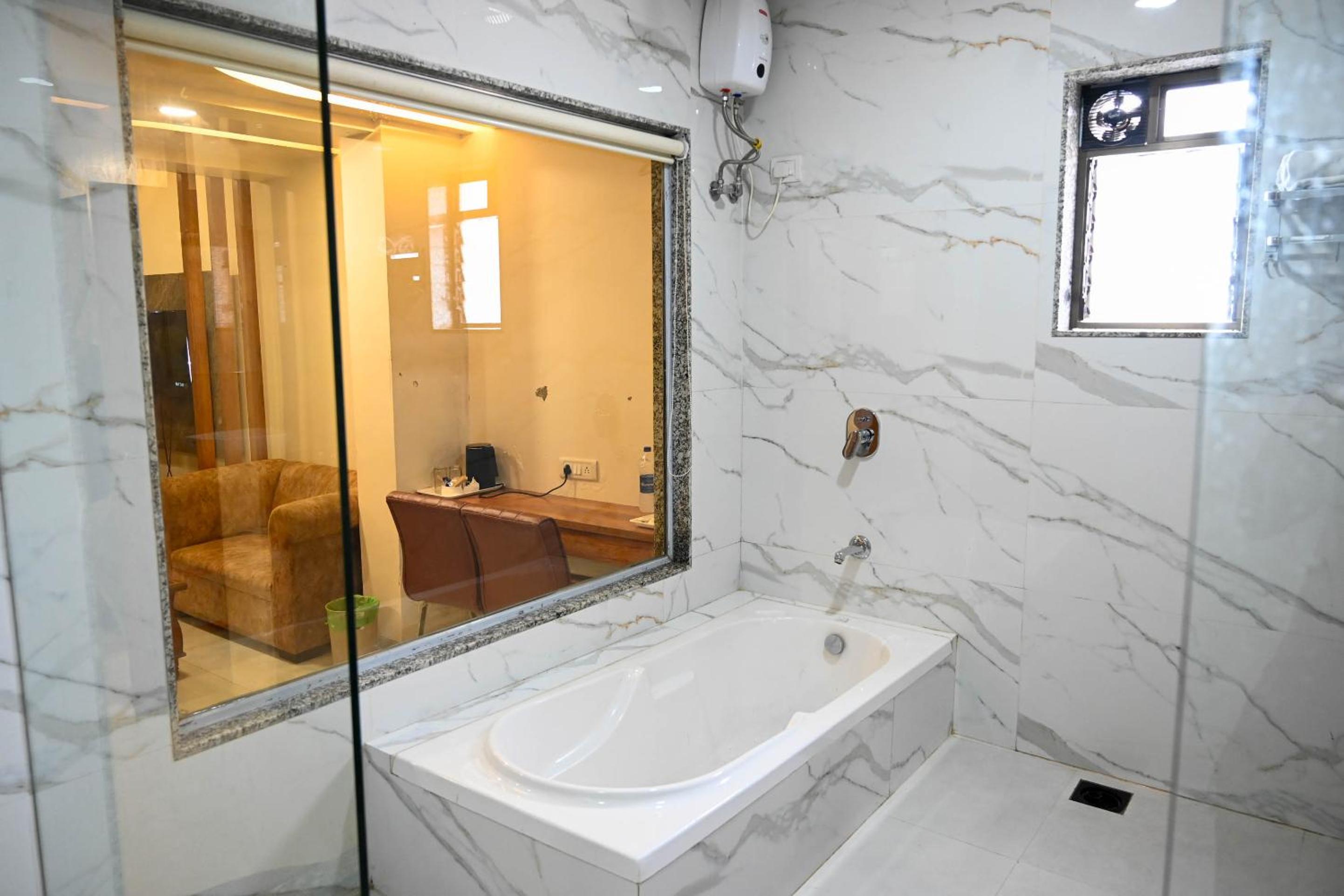 Suite - Photo 4