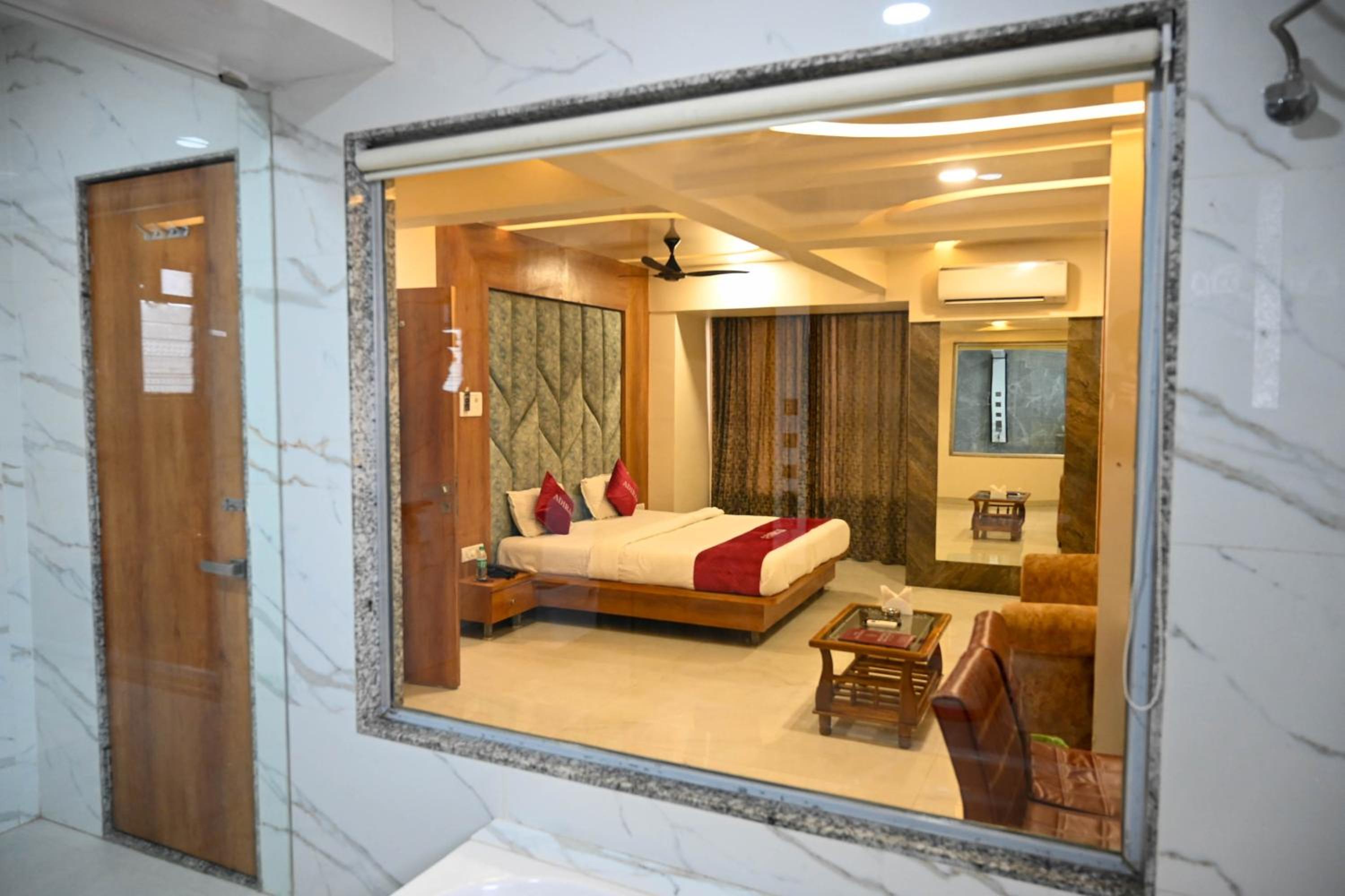 Suite - Photo 3