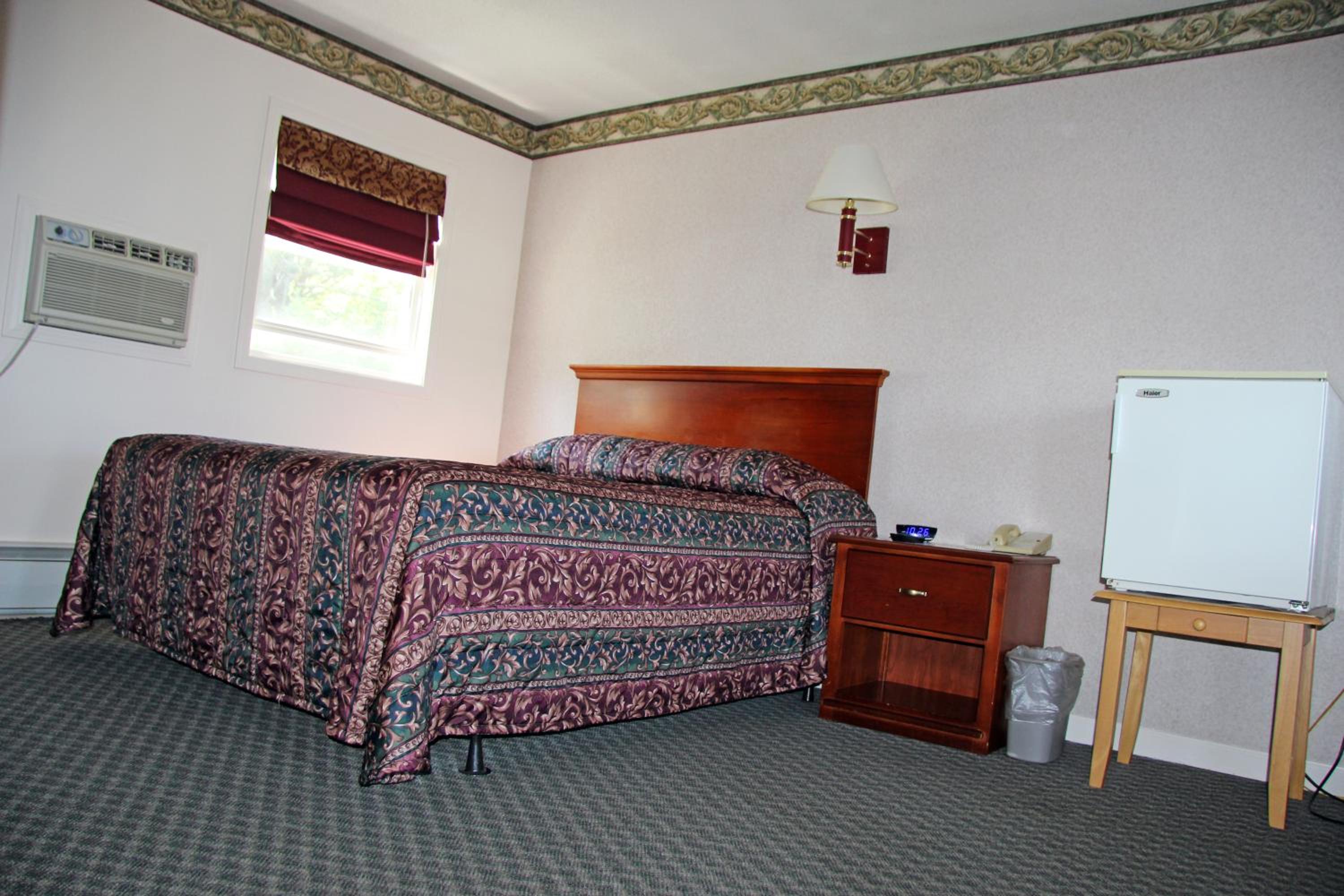 Standard Queen Room photo 2