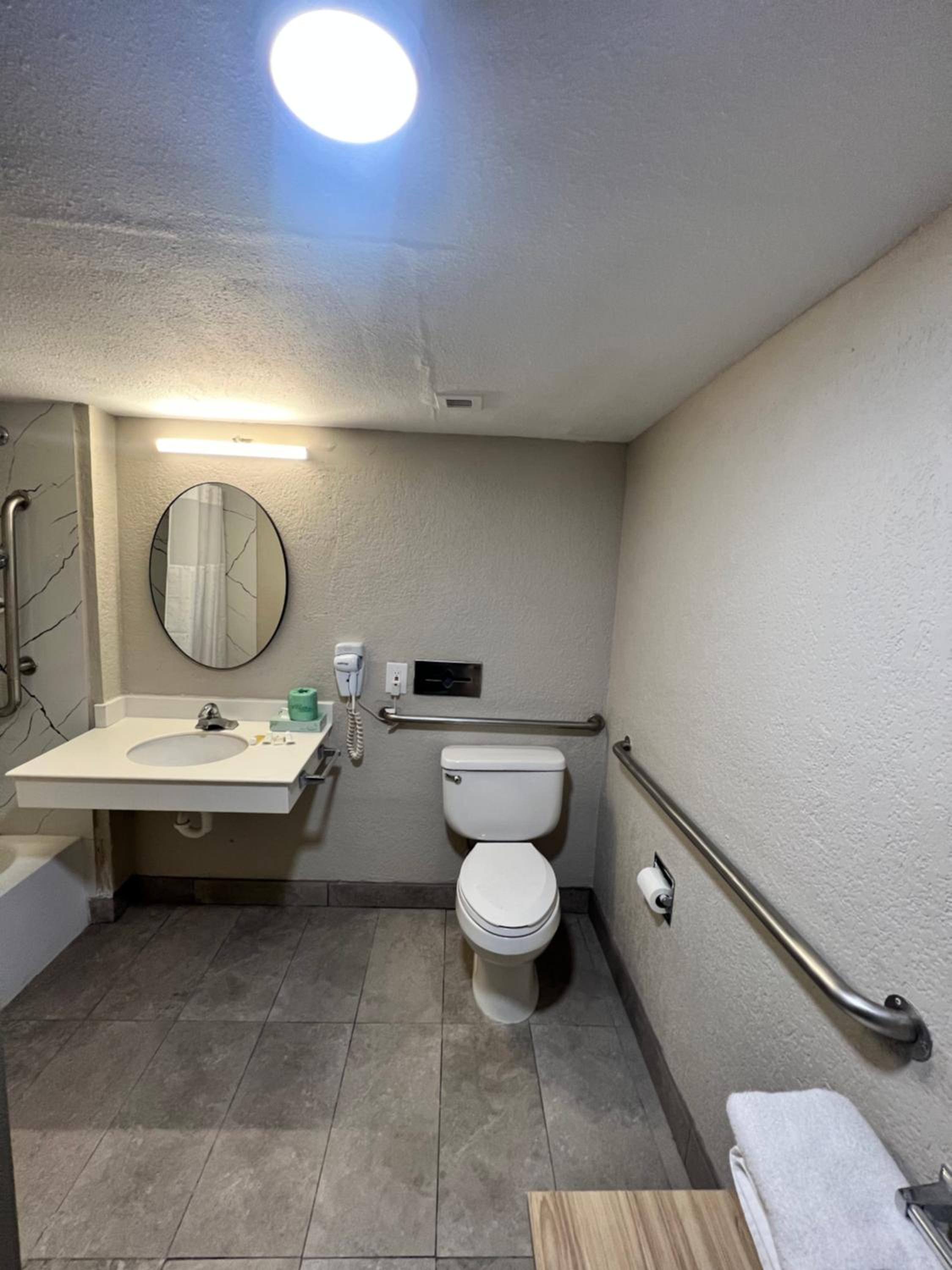 King Room - Mobility Access/Non-Smoking - Photo 2