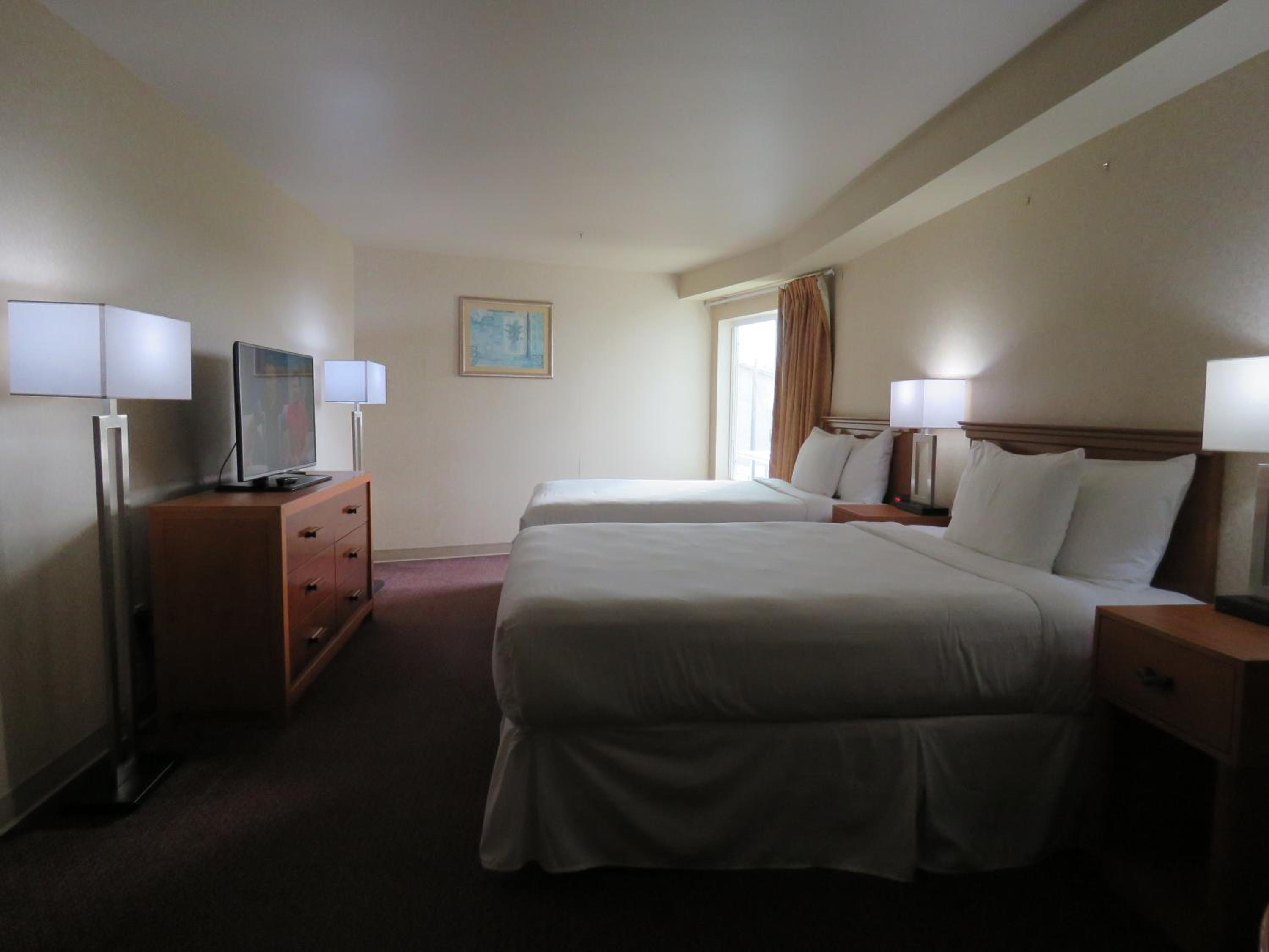 Queen Room with Two Queen Beds (Pet Friendly)